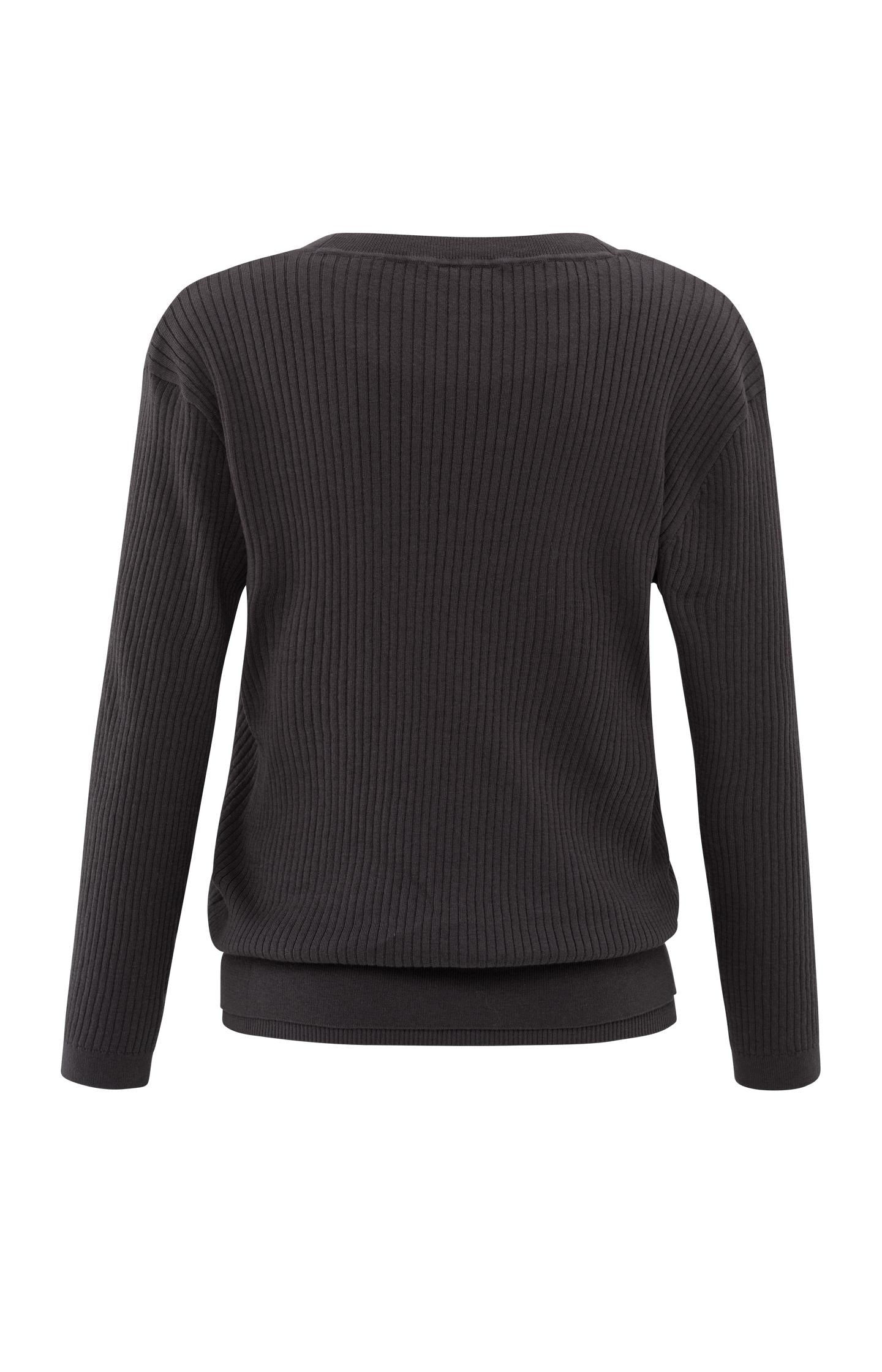 Zwarte ribgebreide trui met losse pasvorm en tanktop-detail - YAYA