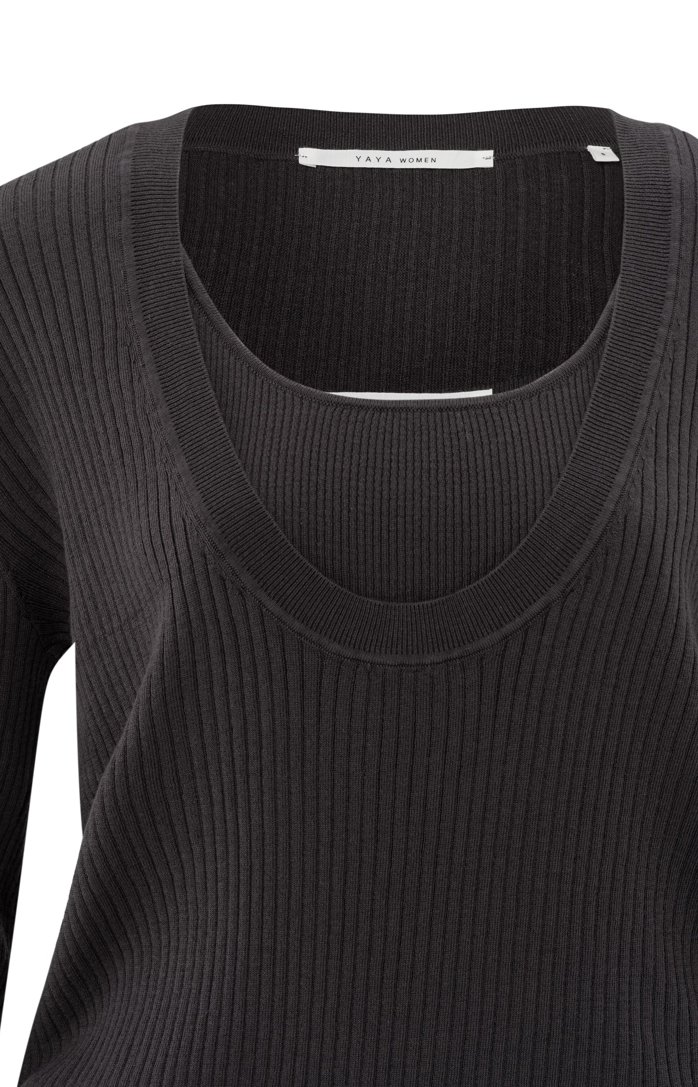 Zwarte ribgebreide trui met losse pasvorm en tanktop-detail - YAYA