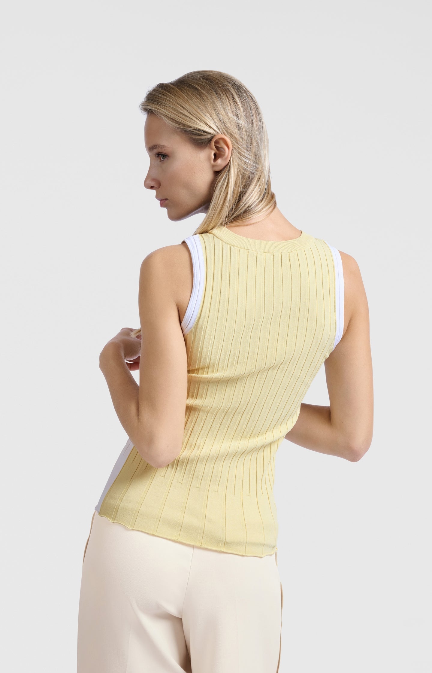 Ribbed tanktop with contrasting details