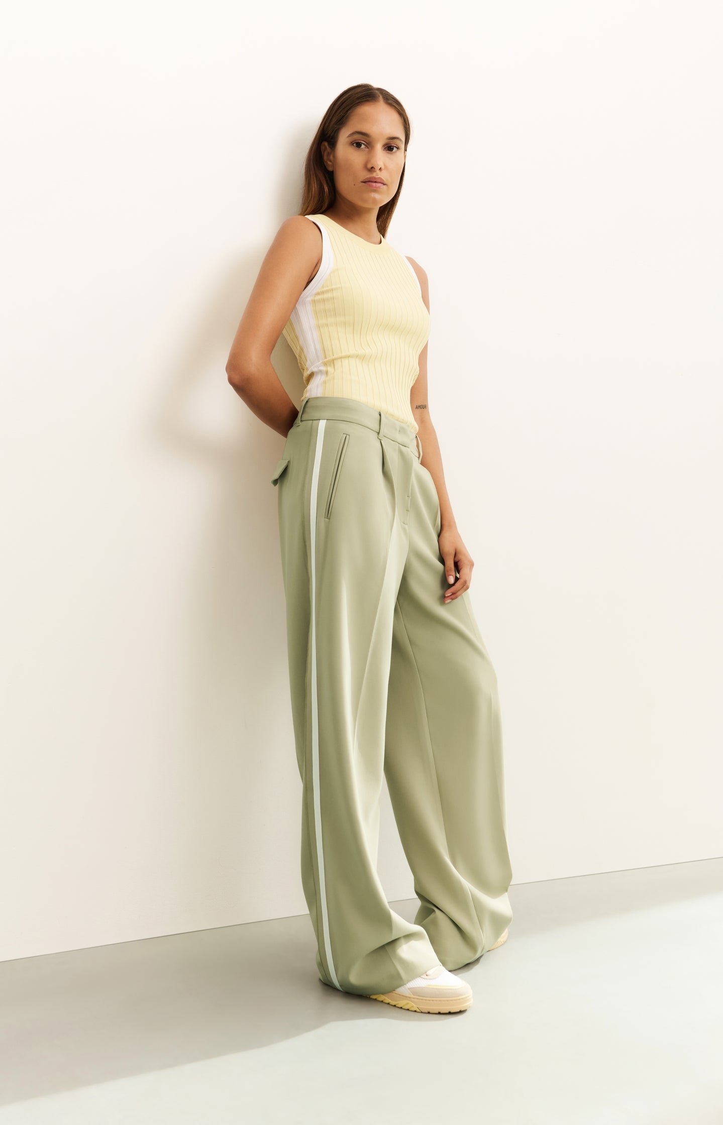 Ribbed tanktop with contrasting details