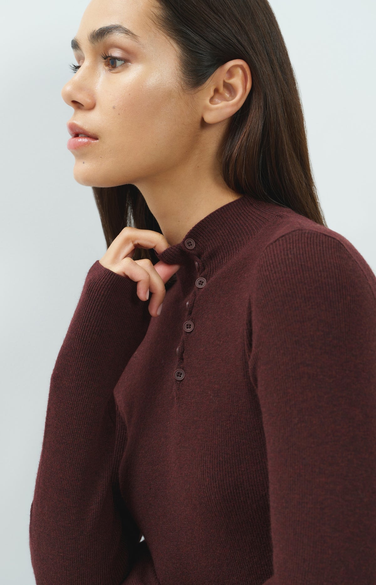 Ribbed turtleneck sweater with button detail - Bitter Chocolate Red