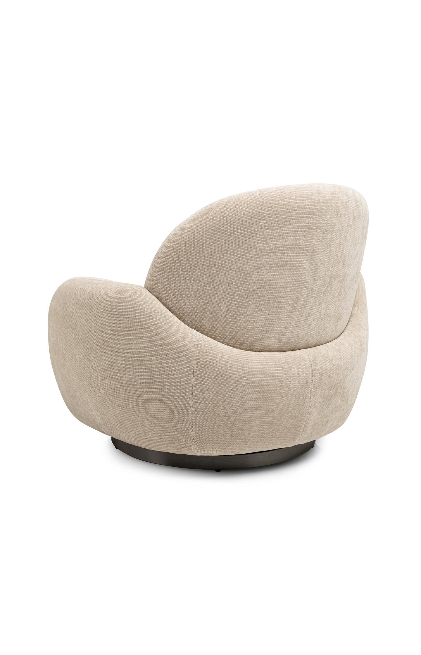 Round swivel lounge chair