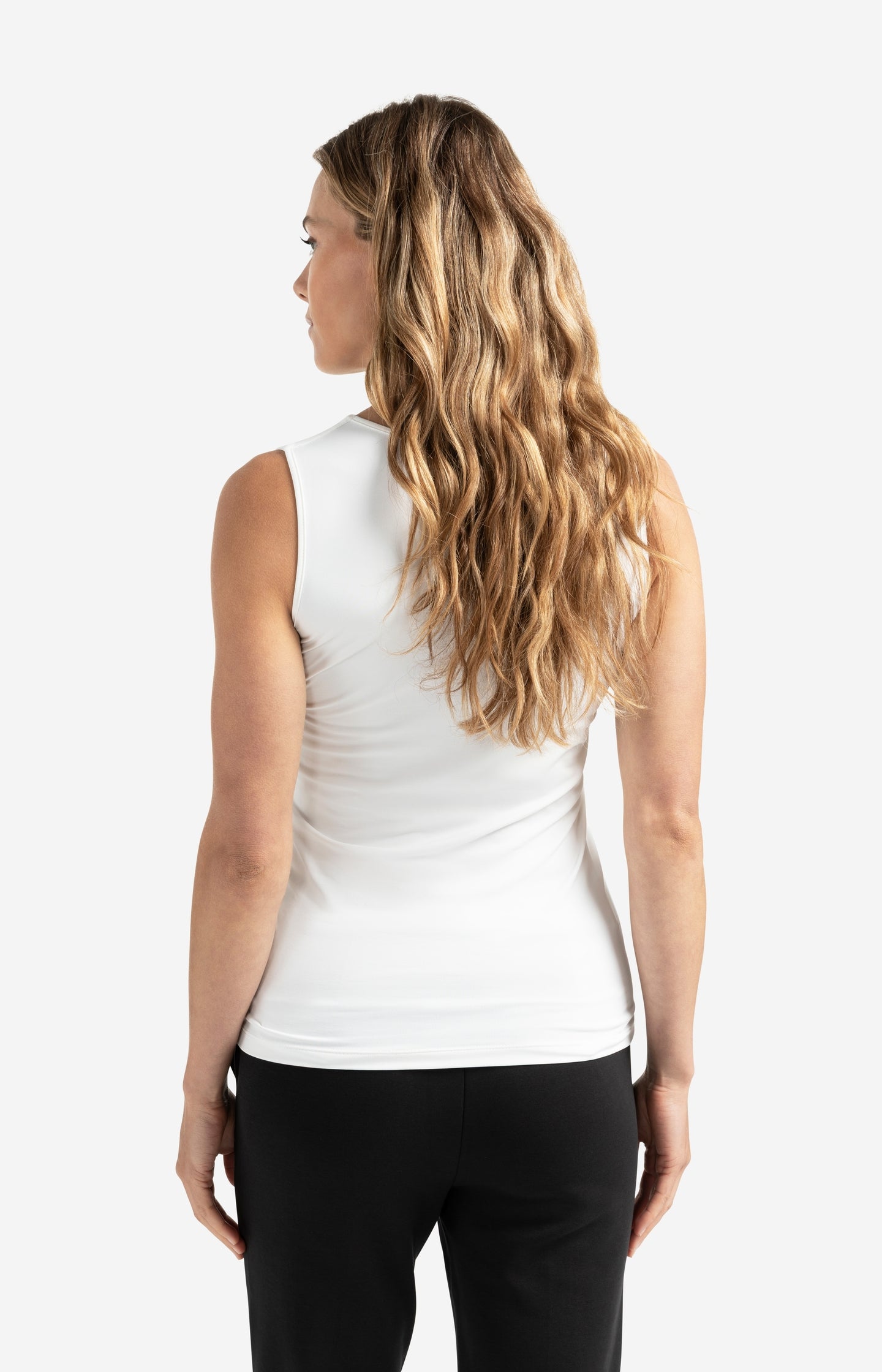 Basic singlet with round V-neck and wide shoulder straps