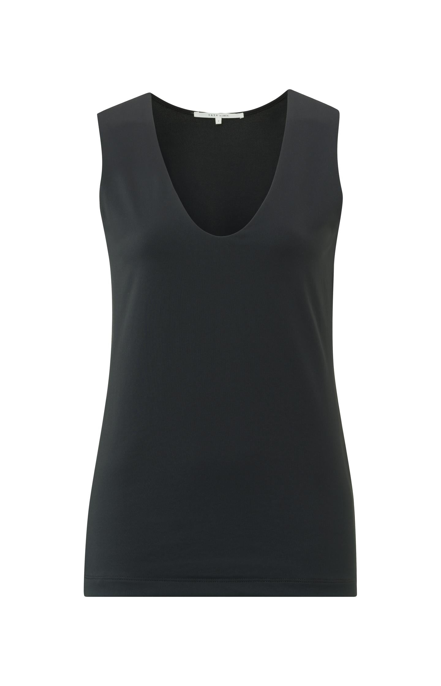 Basic singlet with round V-neck and wide shoulder straps - Type: lookbook