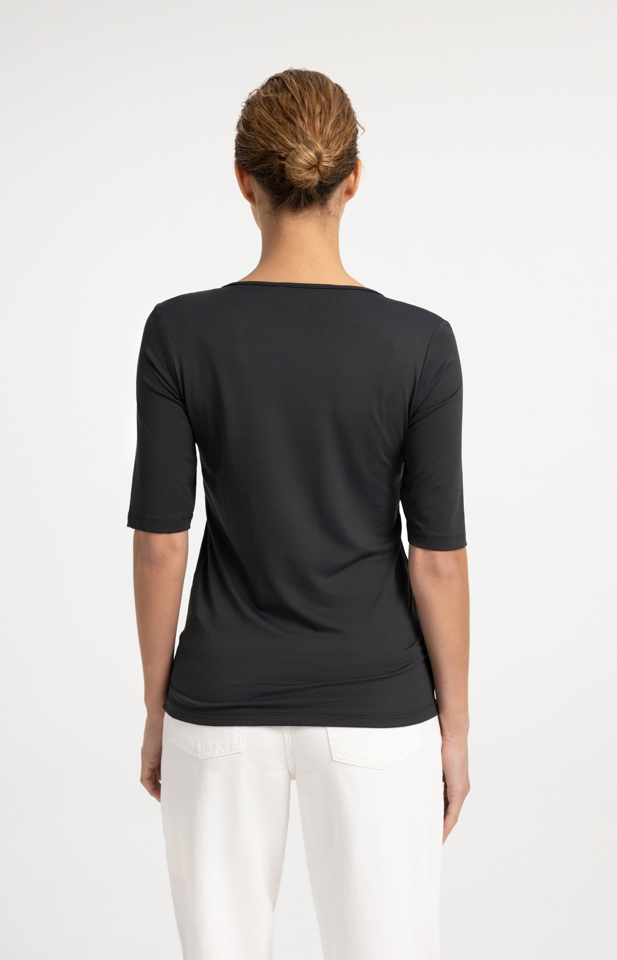 Round V-neck top with half sleeves - Black