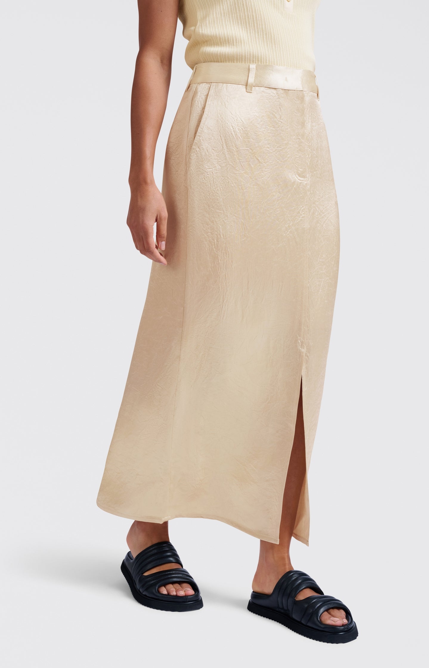 Satin midi skirt with slit and regular fit