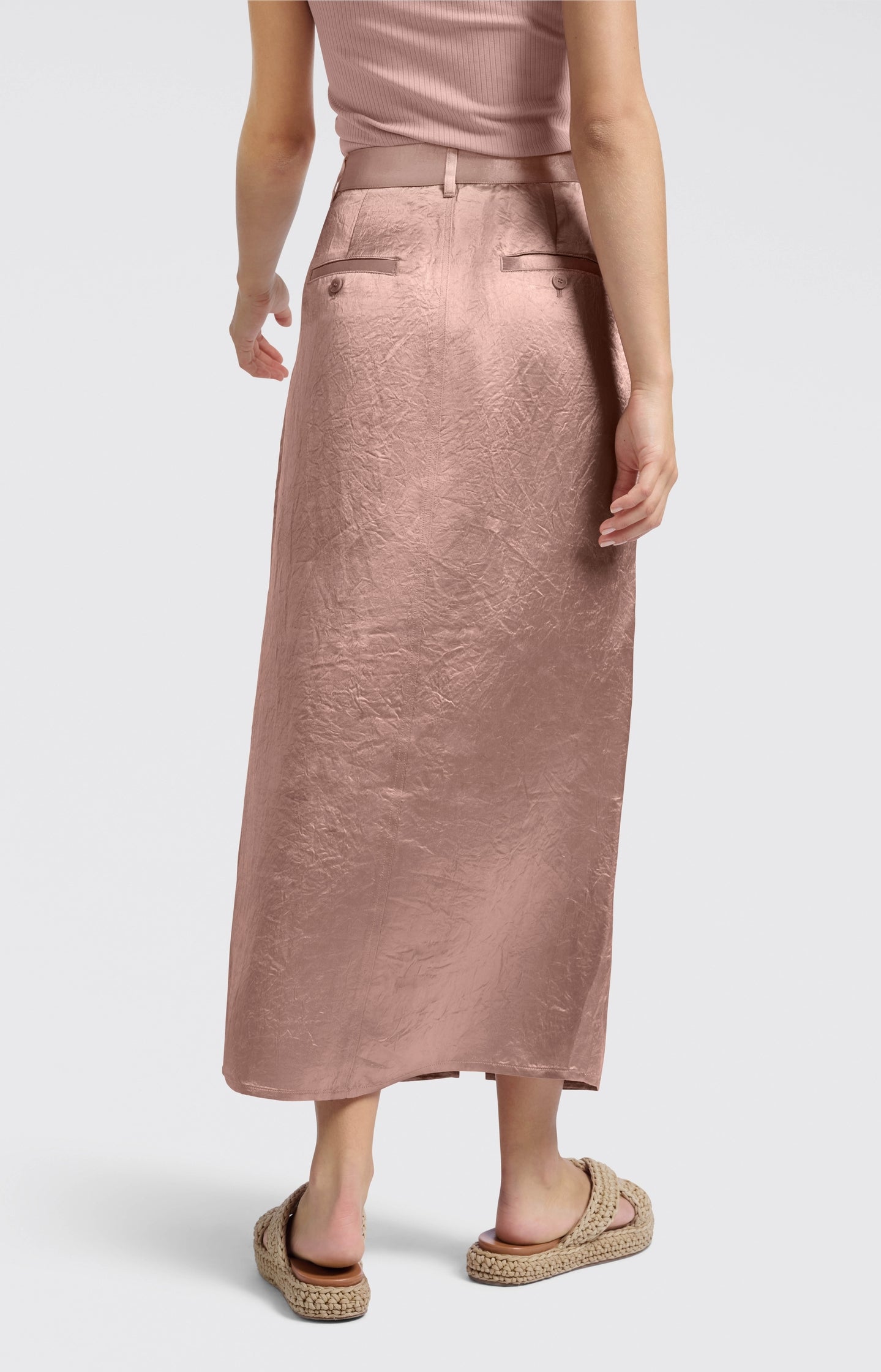 Satin midi skirt with slit and regular fit