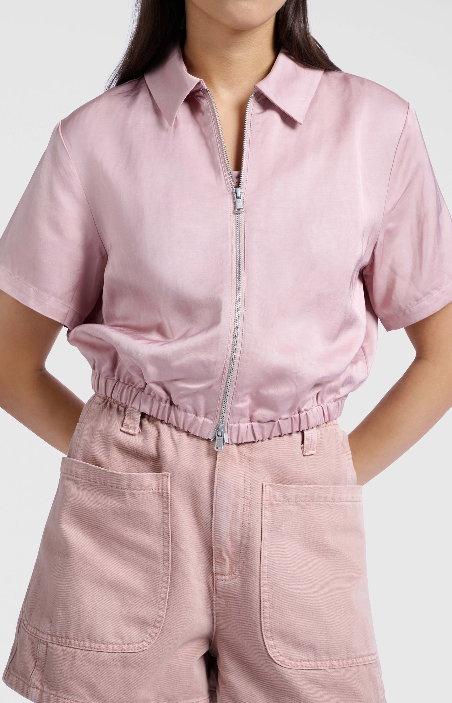 Satin short-sleeve jacket with zipper closure