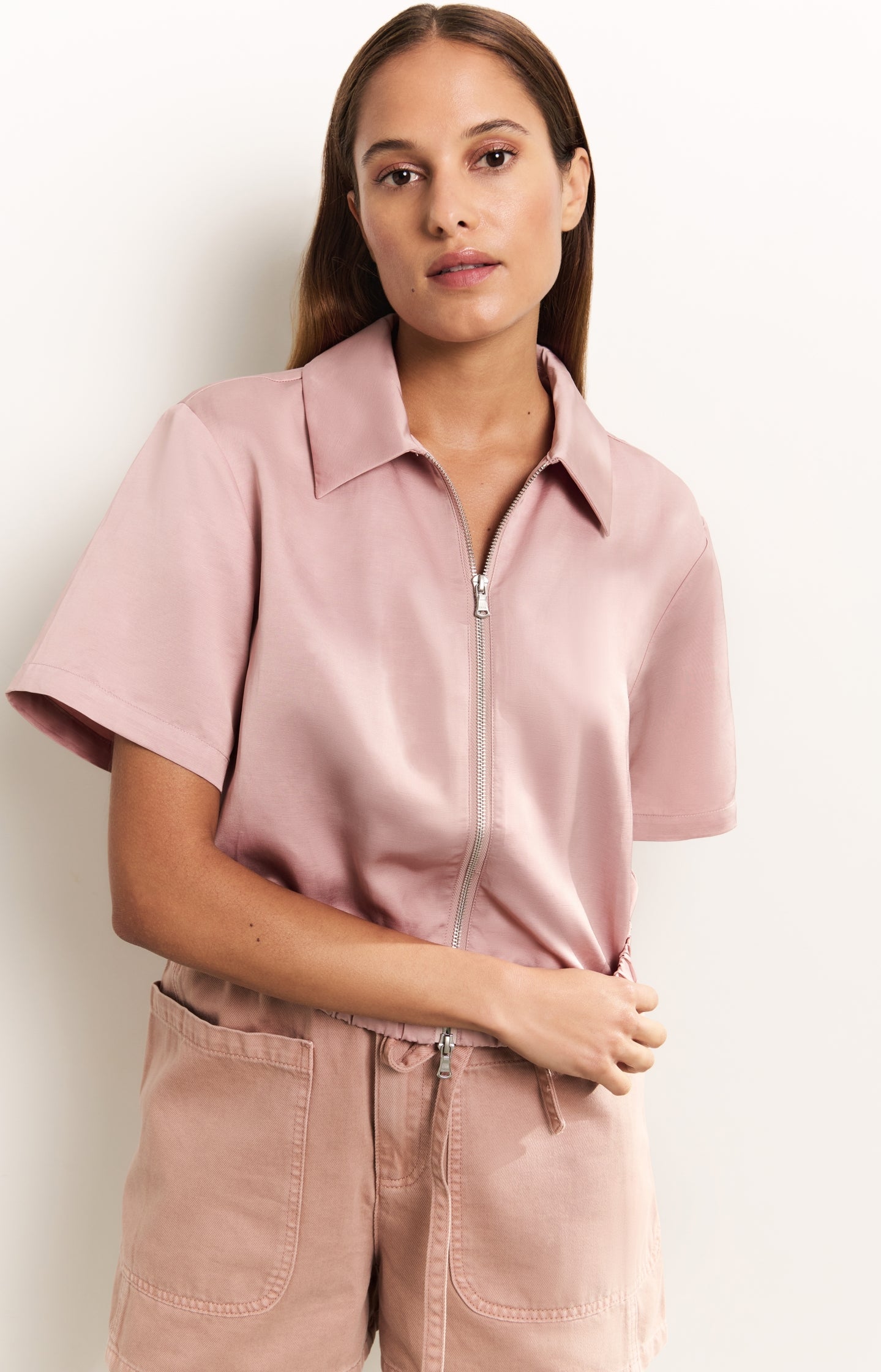 Satin short-sleeve jacket with zipper closure