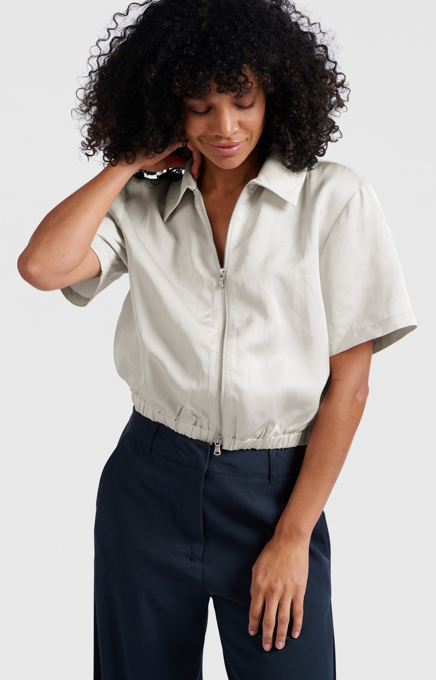 Satin short-sleeve jacket with zipper closure