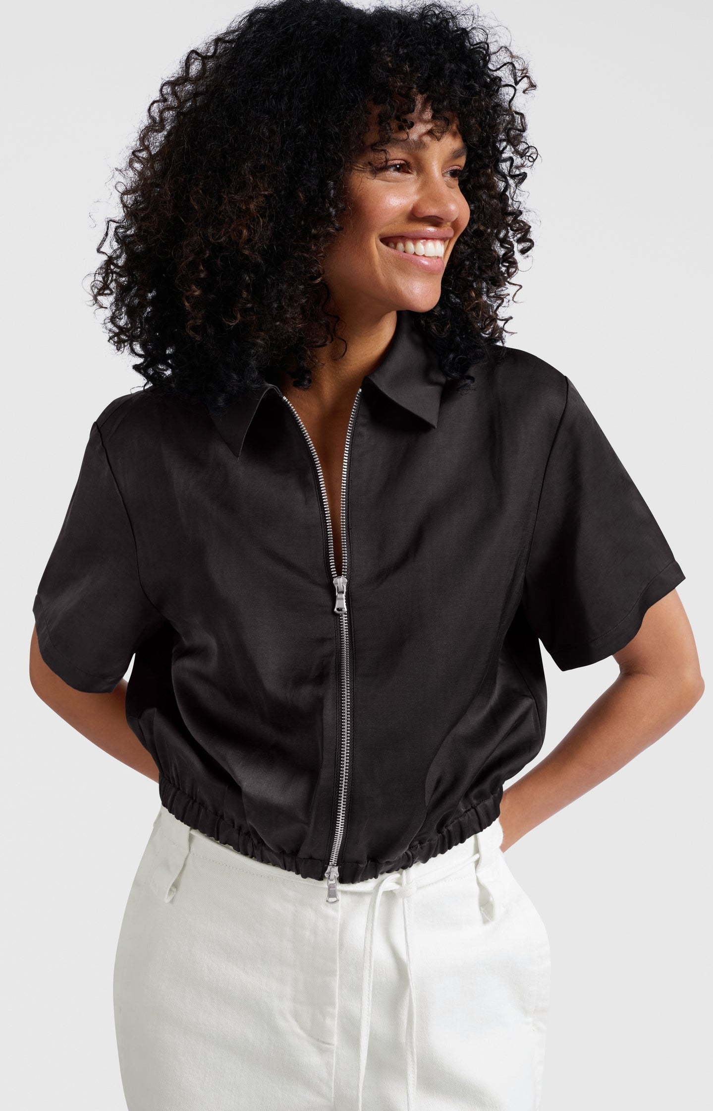 Satin short-sleeve jacket with zipper closure