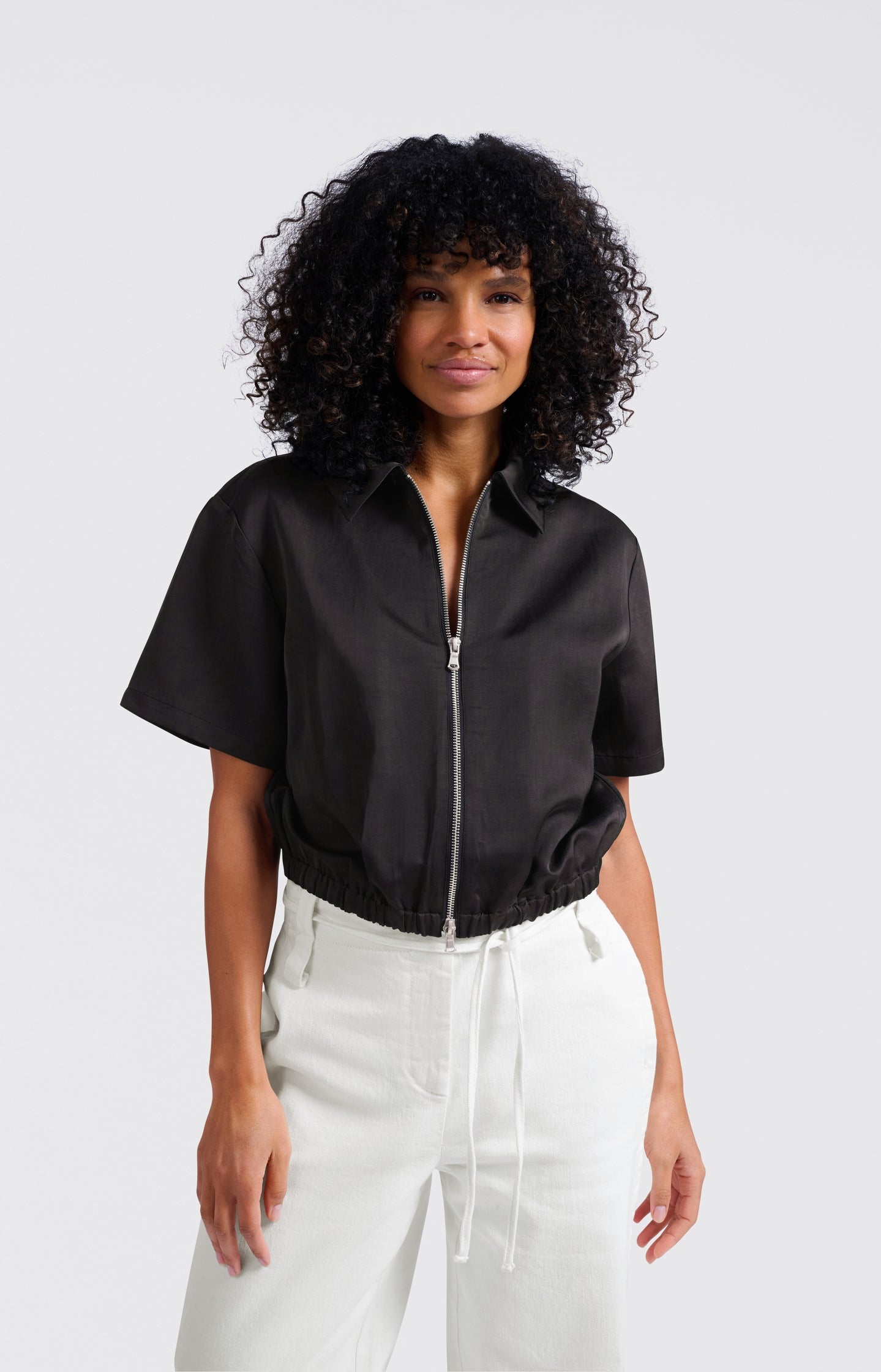 Satin short-sleeve jacket with zipper closure