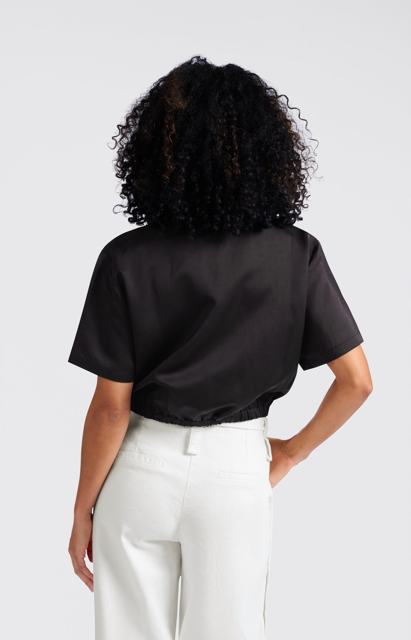 Satin short-sleeve jacket with zipper closure