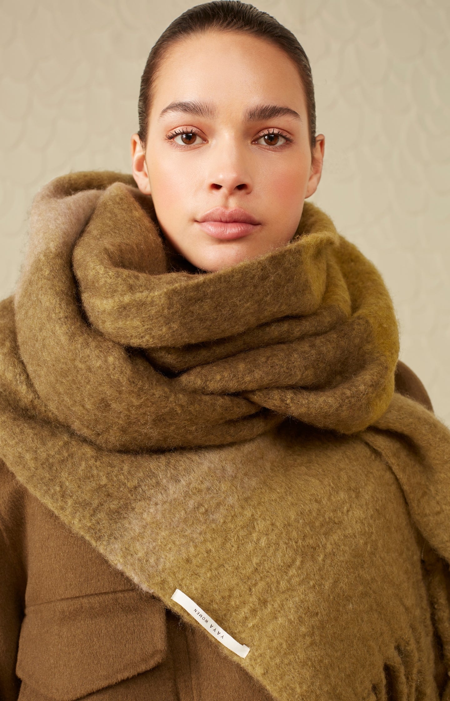 Scarf with color accent and tassels - Dark Army Green