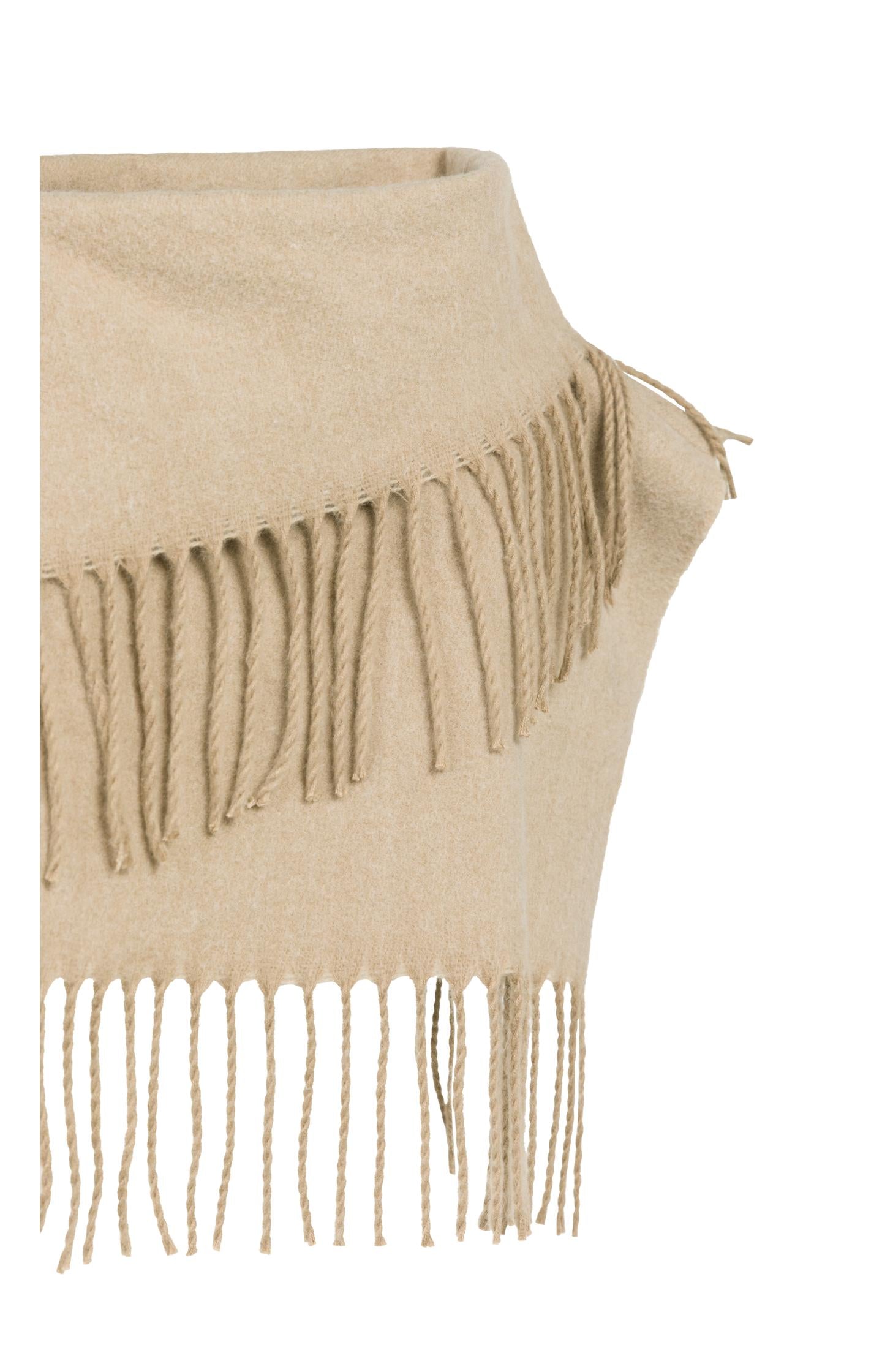 Scarf wrap with twisted fringes - Type: lookbook