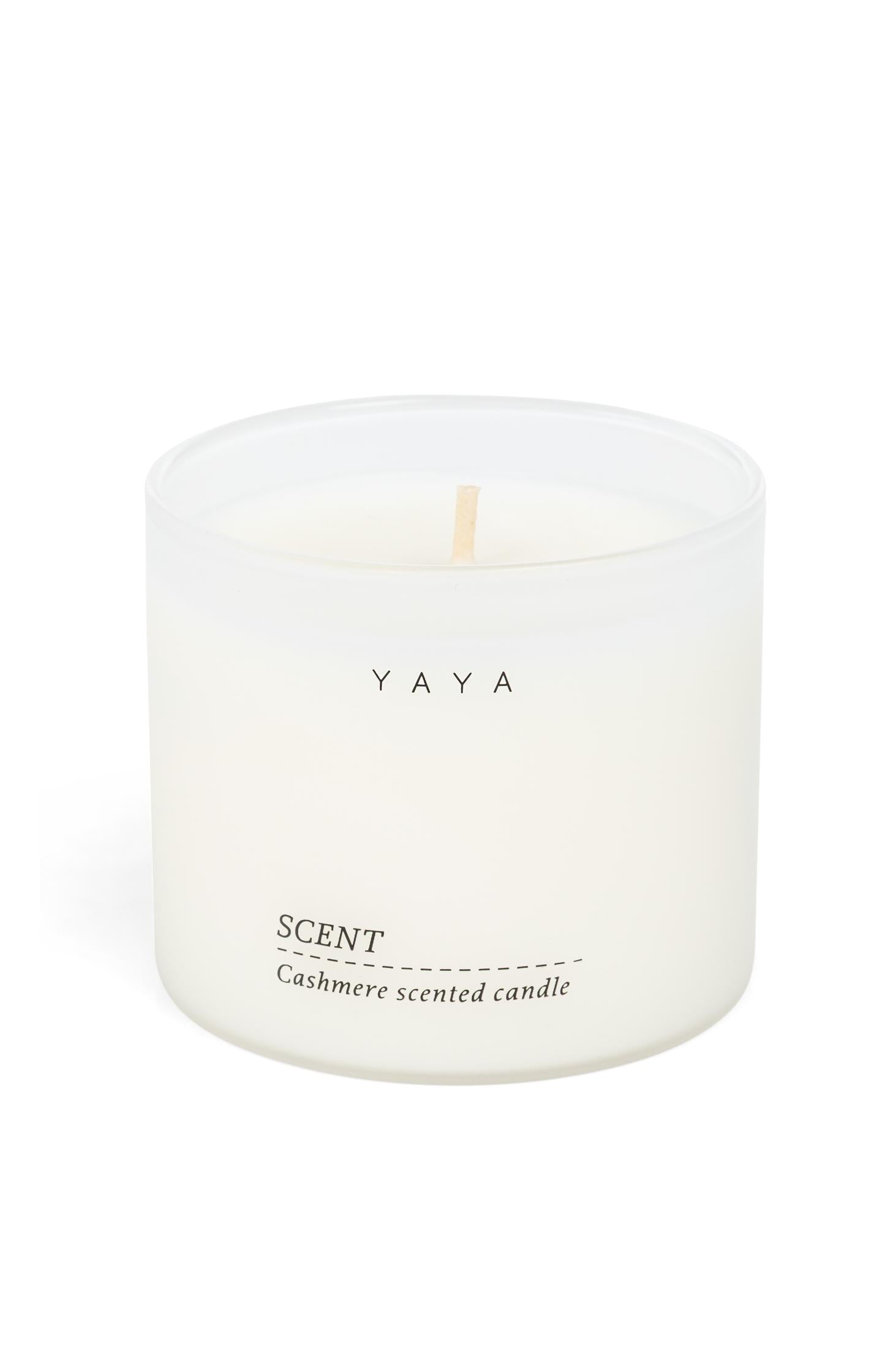 Scented candle with cashmere scent
