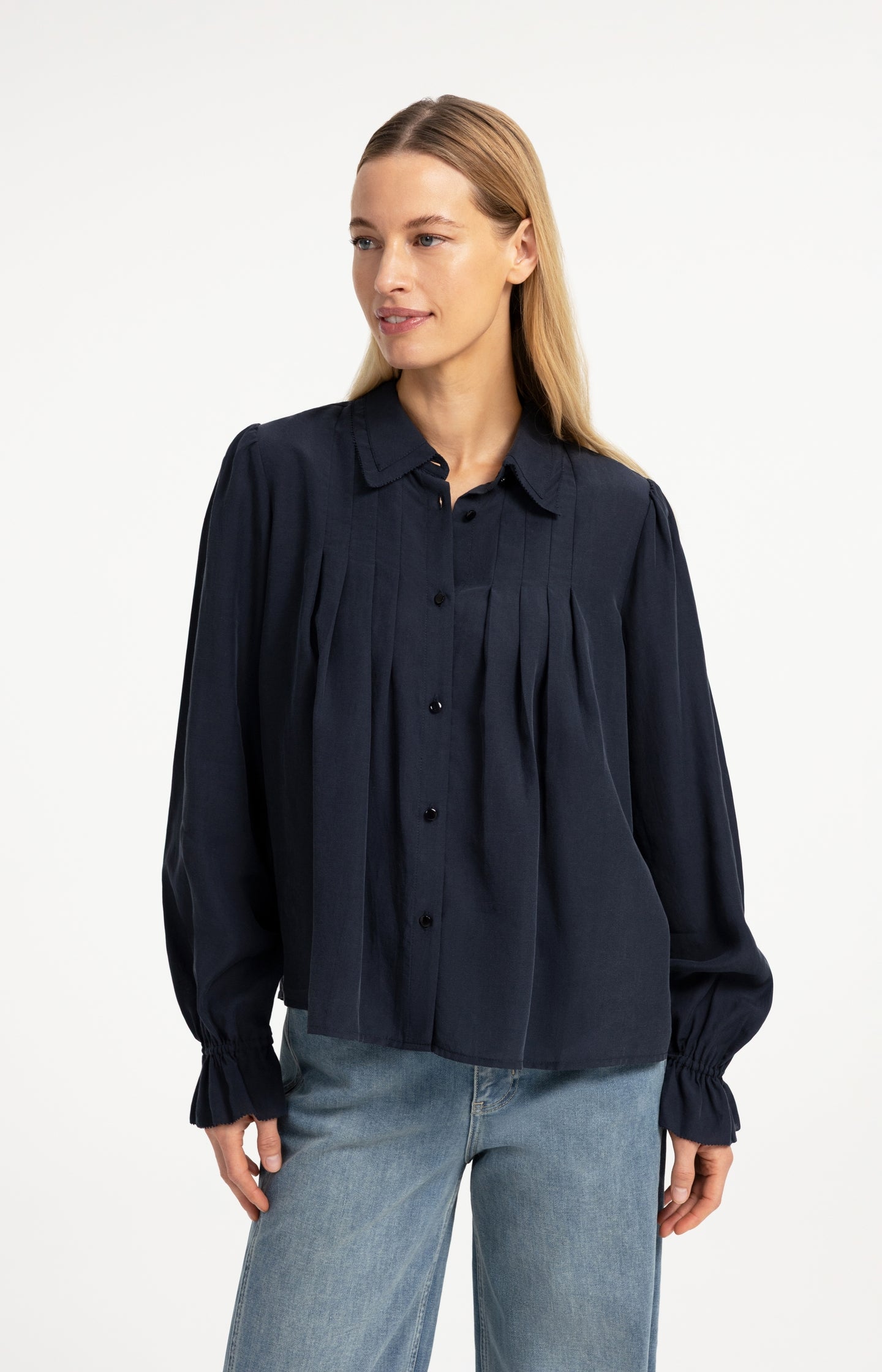 Sheer blouse with pleated details - Type: lookbook