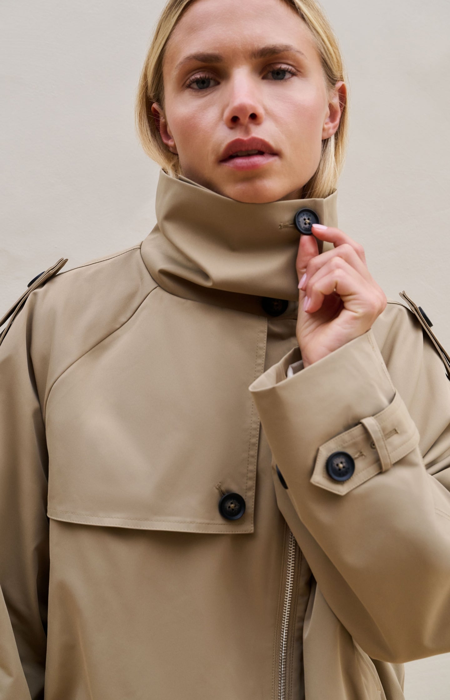 Short bomber jacket with trench details