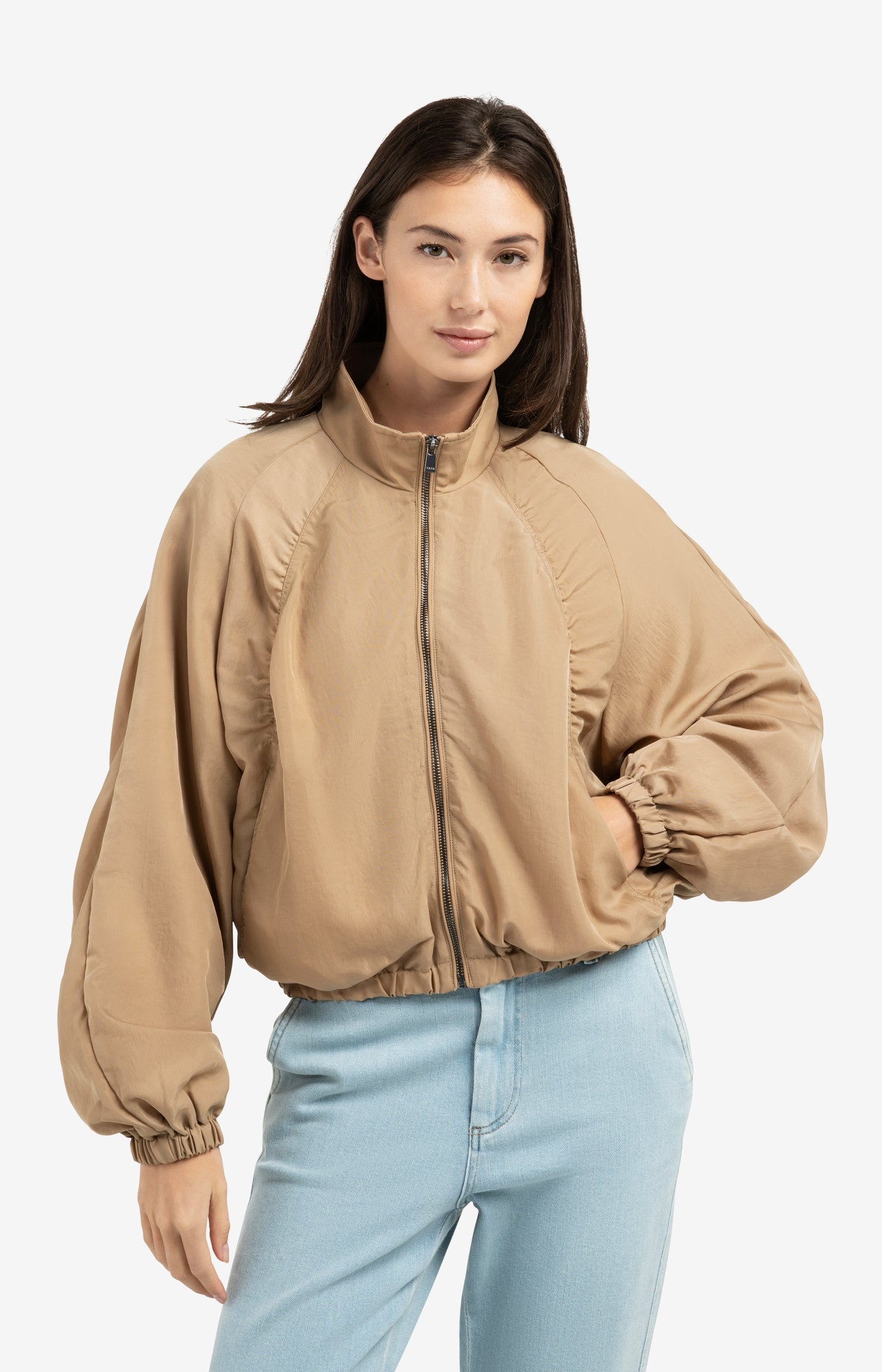 Short oversized jacket with pleated details