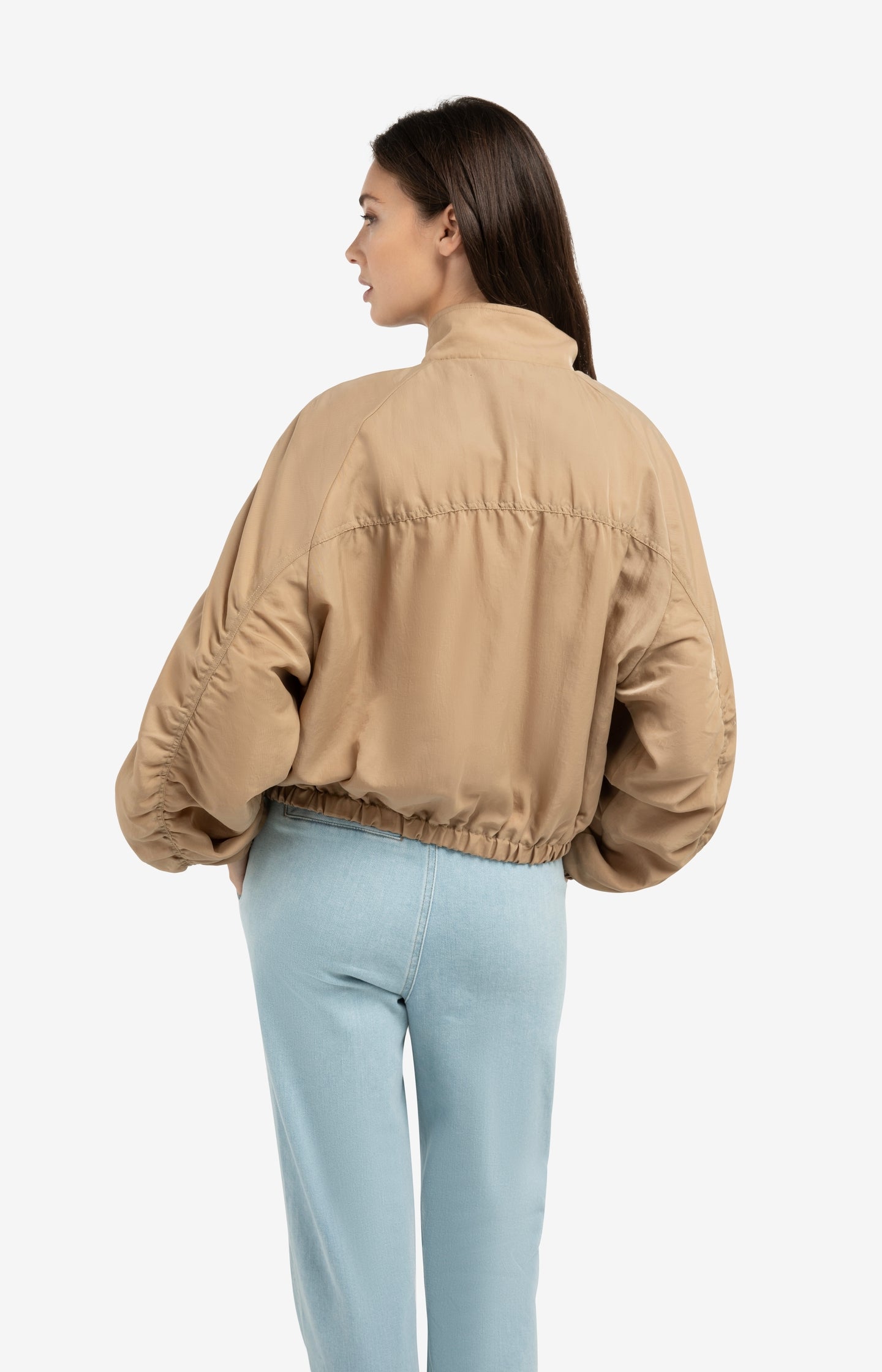 Short oversized jacket with pleated details