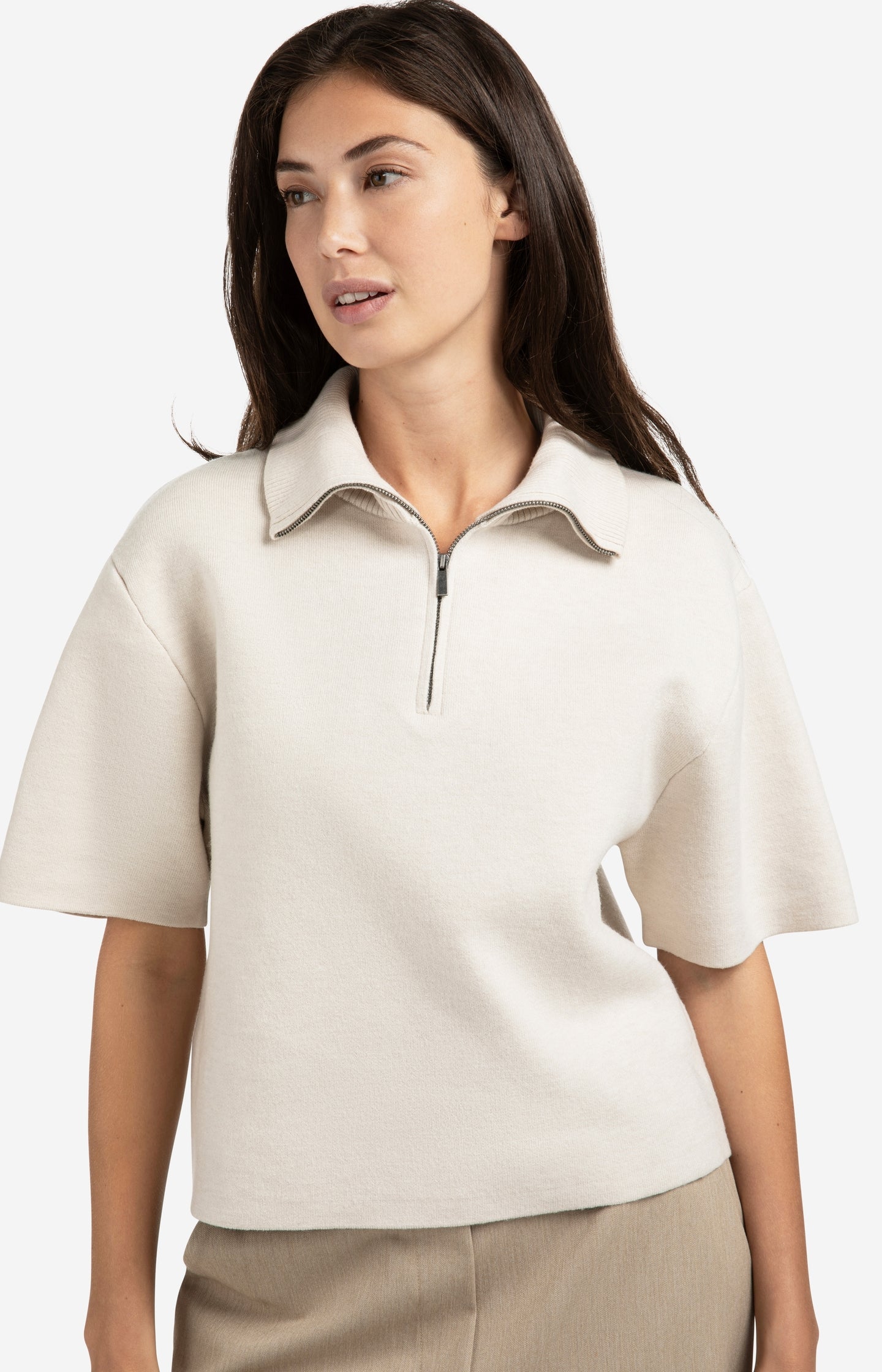 Short sleeve sweater with collar and half zip