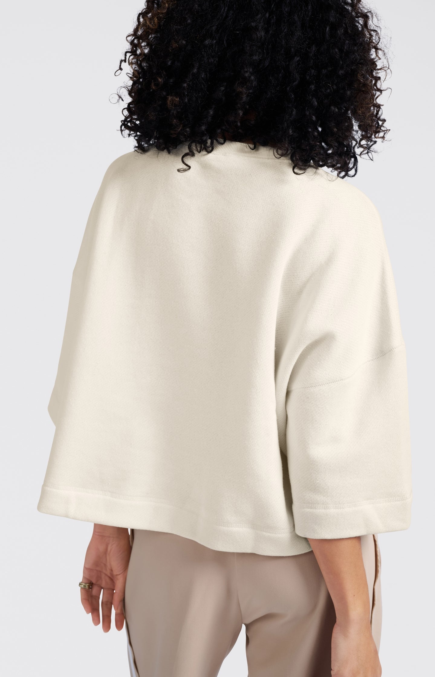 Short-sleeve sweatshirt with relaxed fit - Type: lookbook