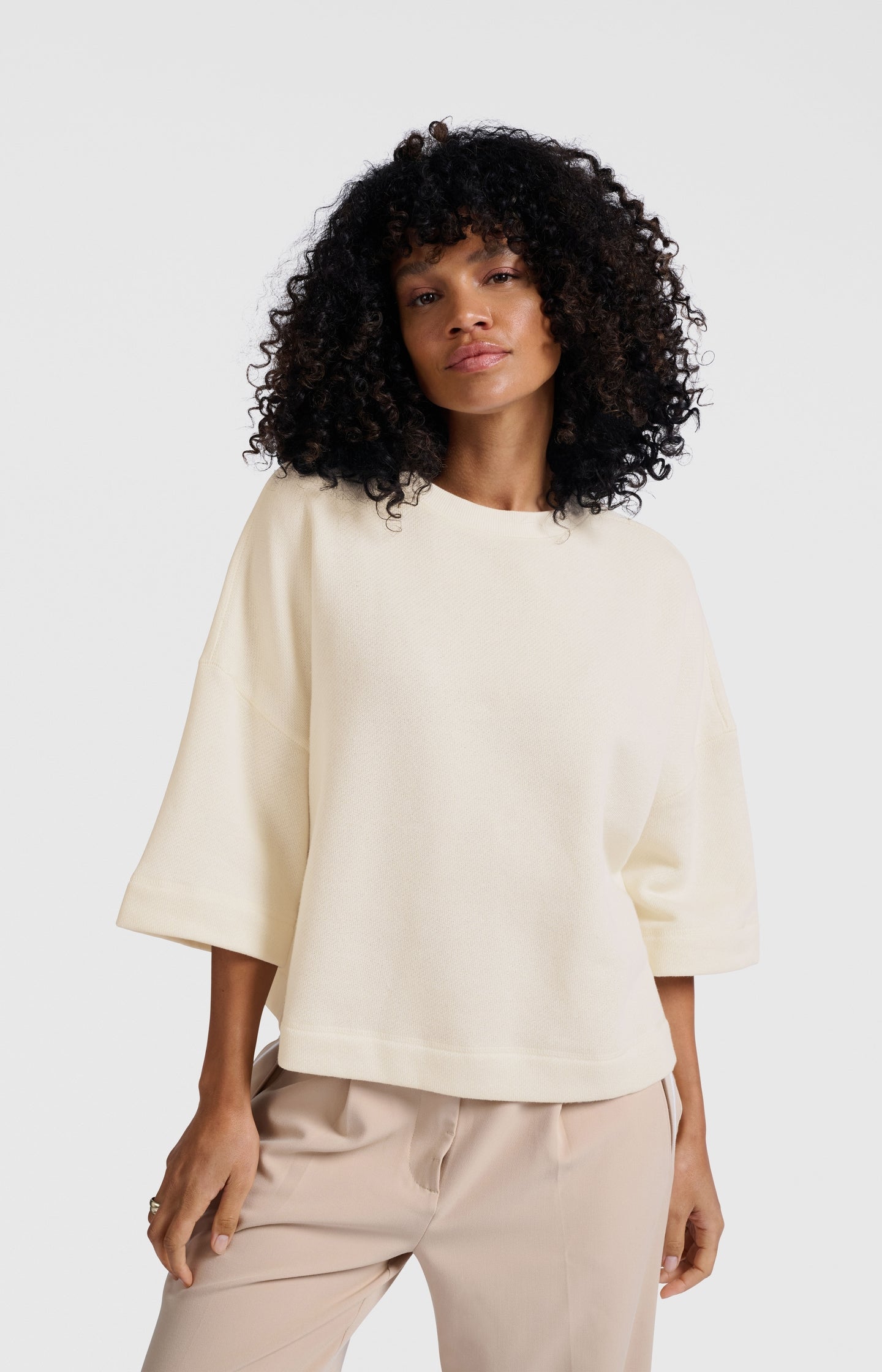 Short-sleeve sweatshirt with relaxed fit