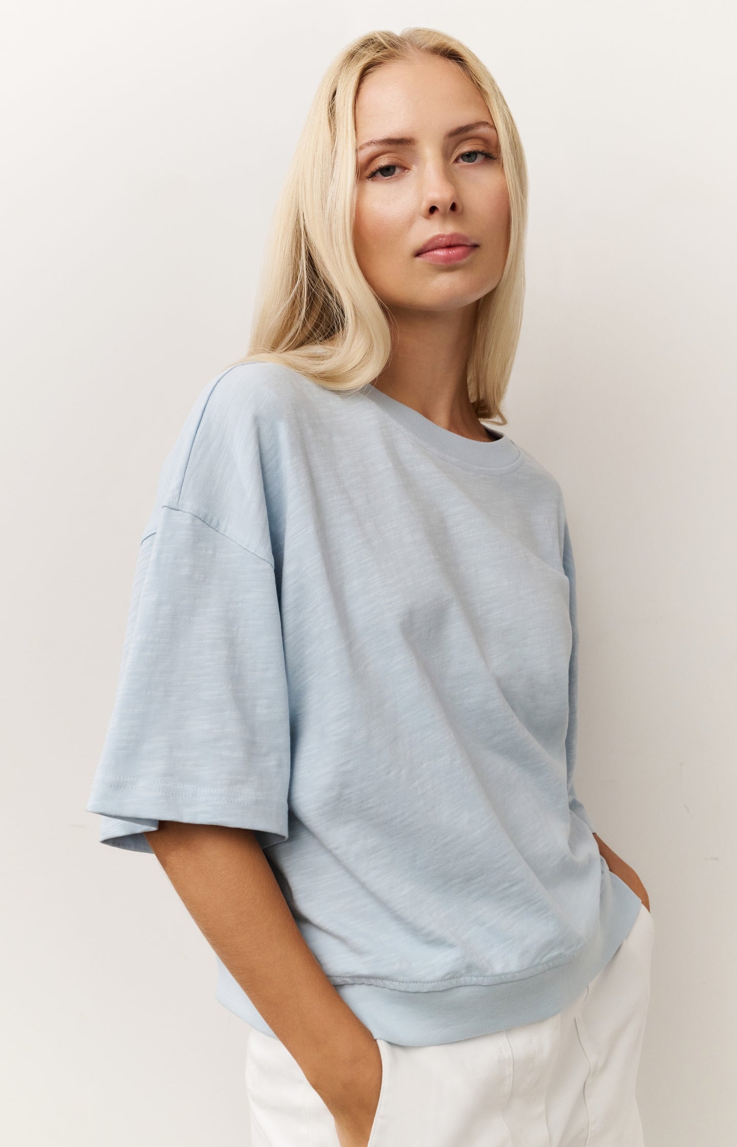 Short sleeve T-shirt with slub texture - Type: lookbook
