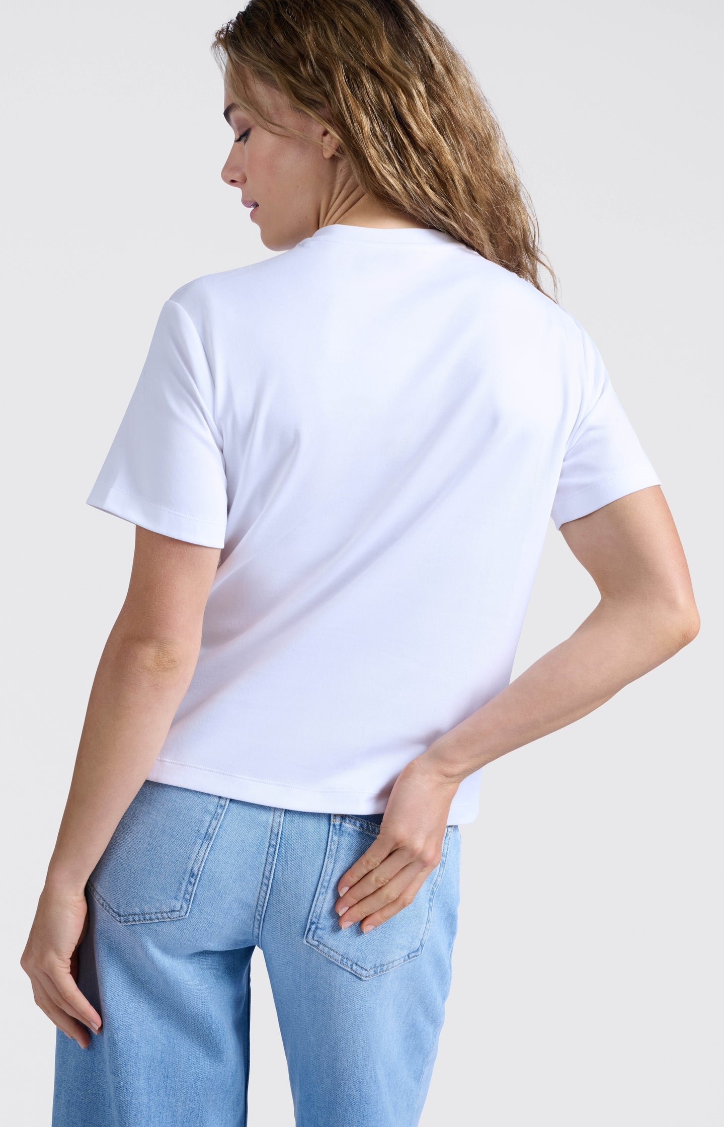 Short sleeve top with knotted neckline - Type: lookbook