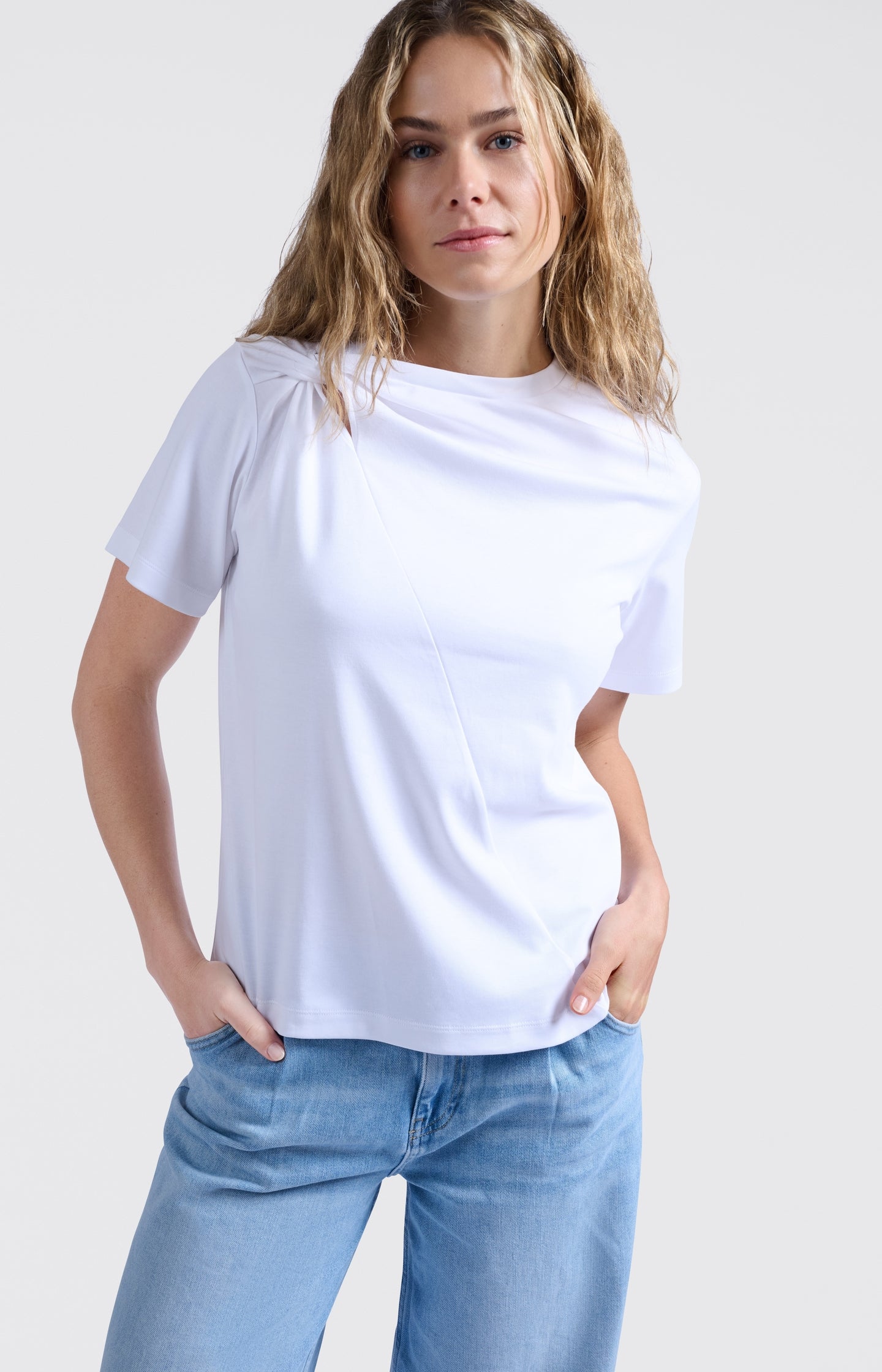 Short sleeve top with knotted neckline