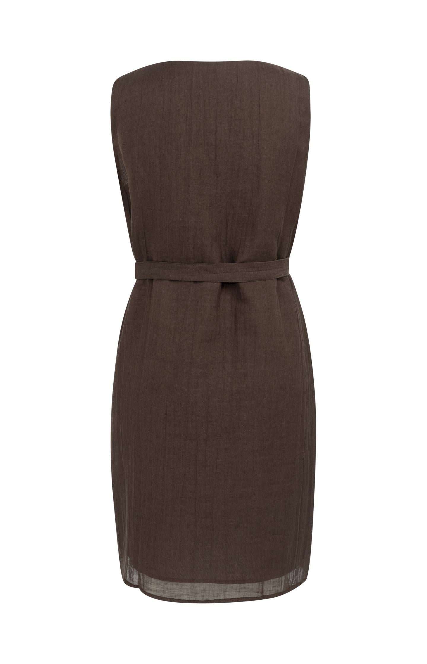 Short sleeveless dress with V-neck and belt