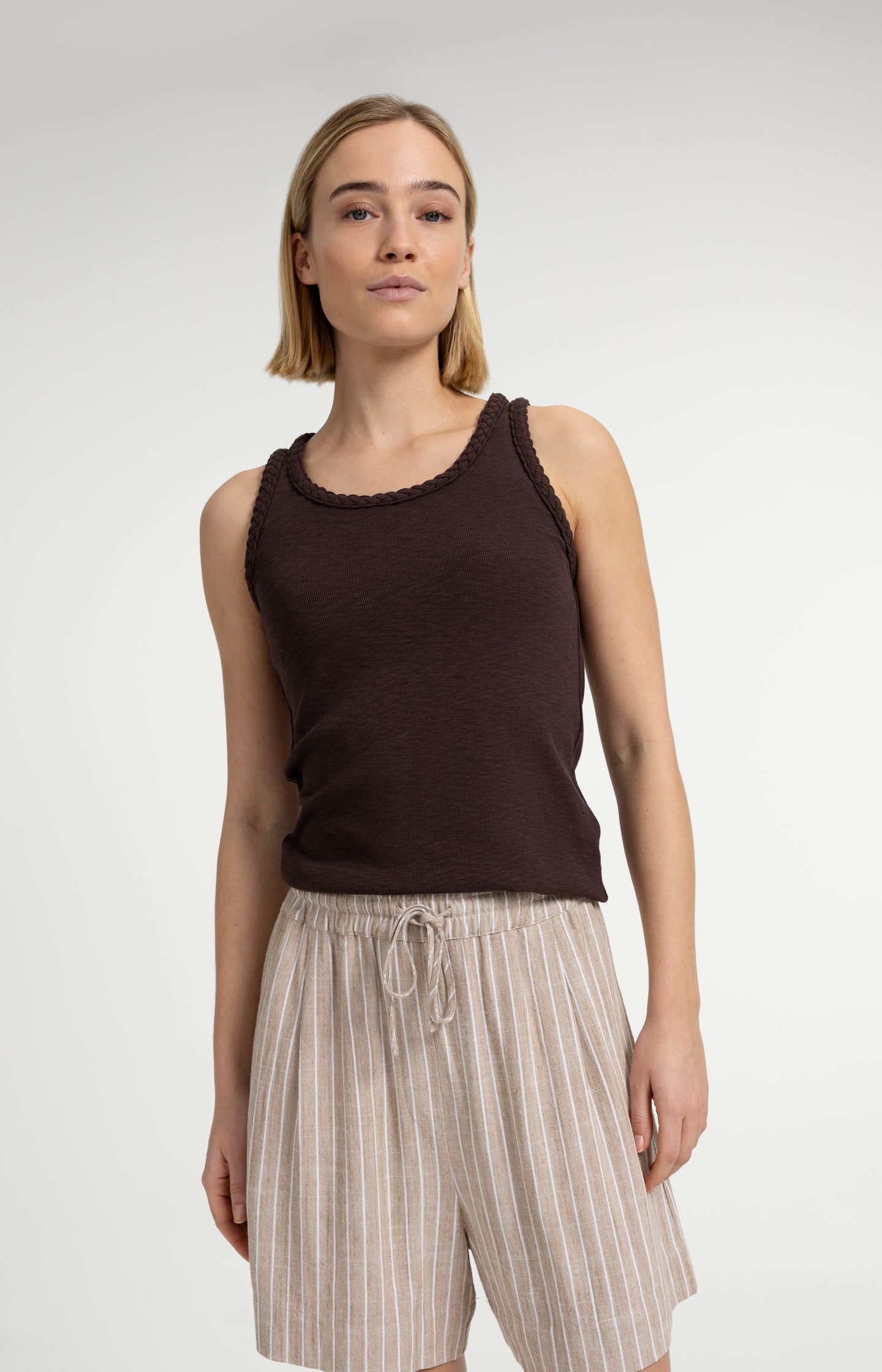 Singlet with braided trims