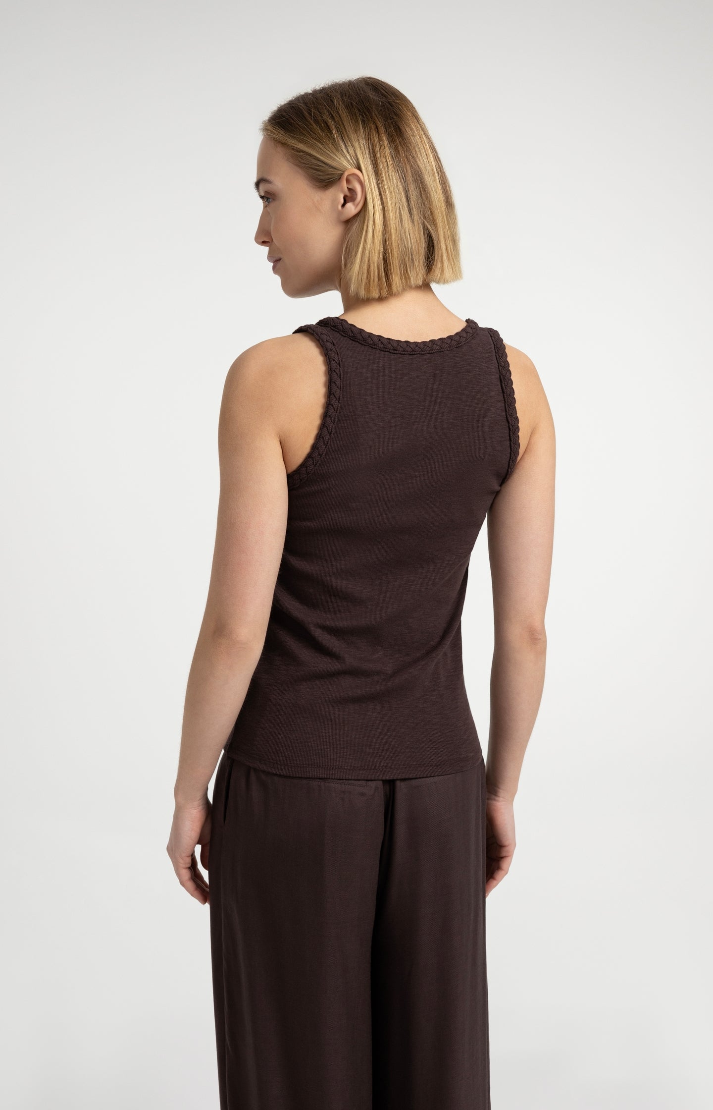 Singlet with braided trims