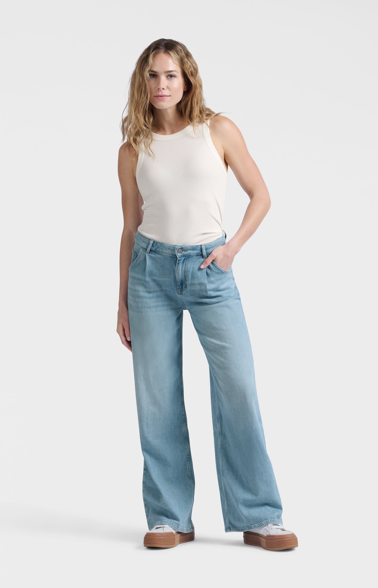 Singlet with ribbed trims