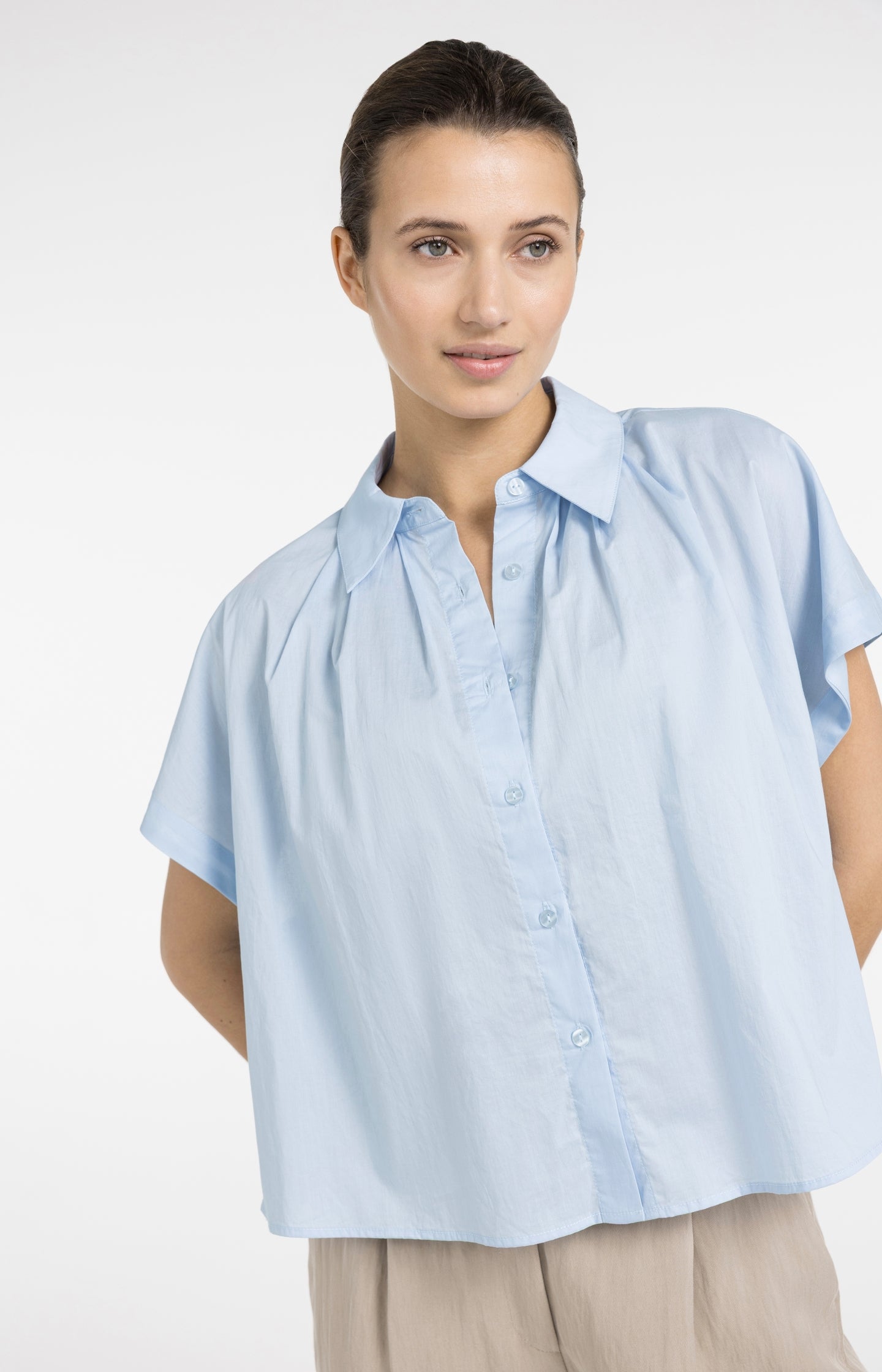 Sleeveless blouse with button details