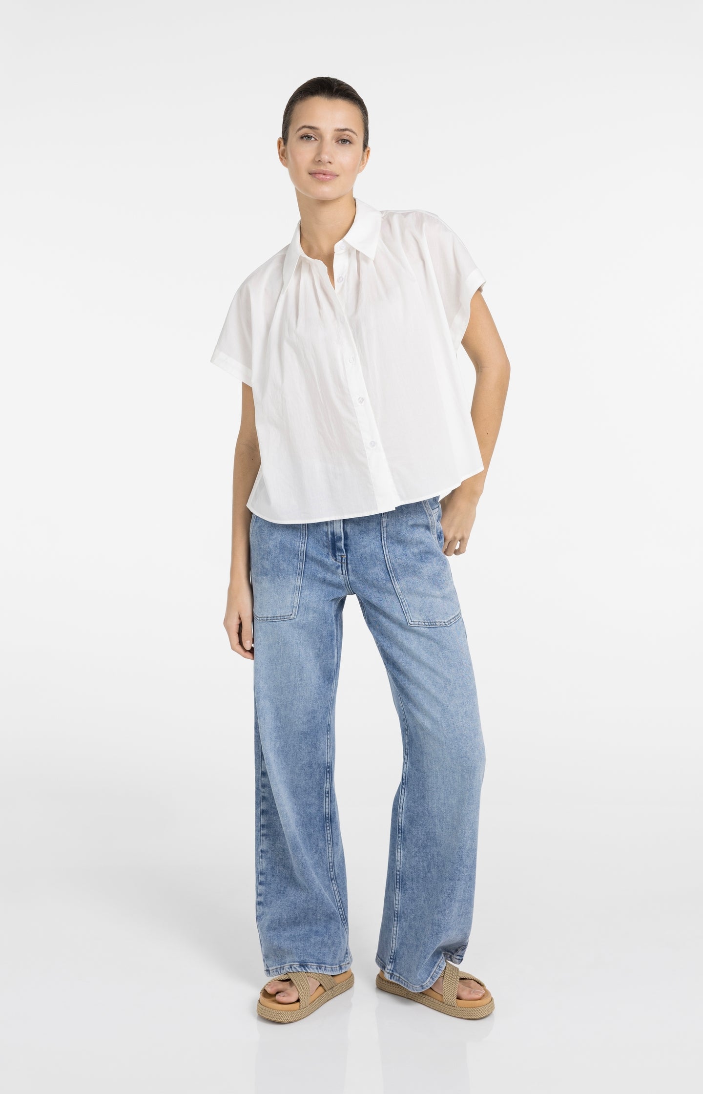 Sleeveless blouse with button details