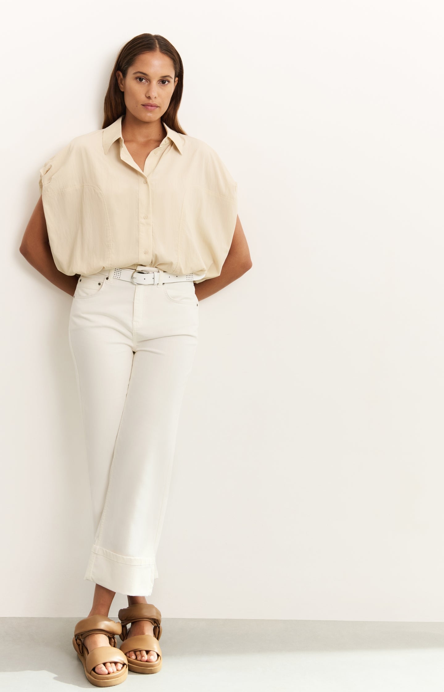 Sleeveless blouse with elastic waist