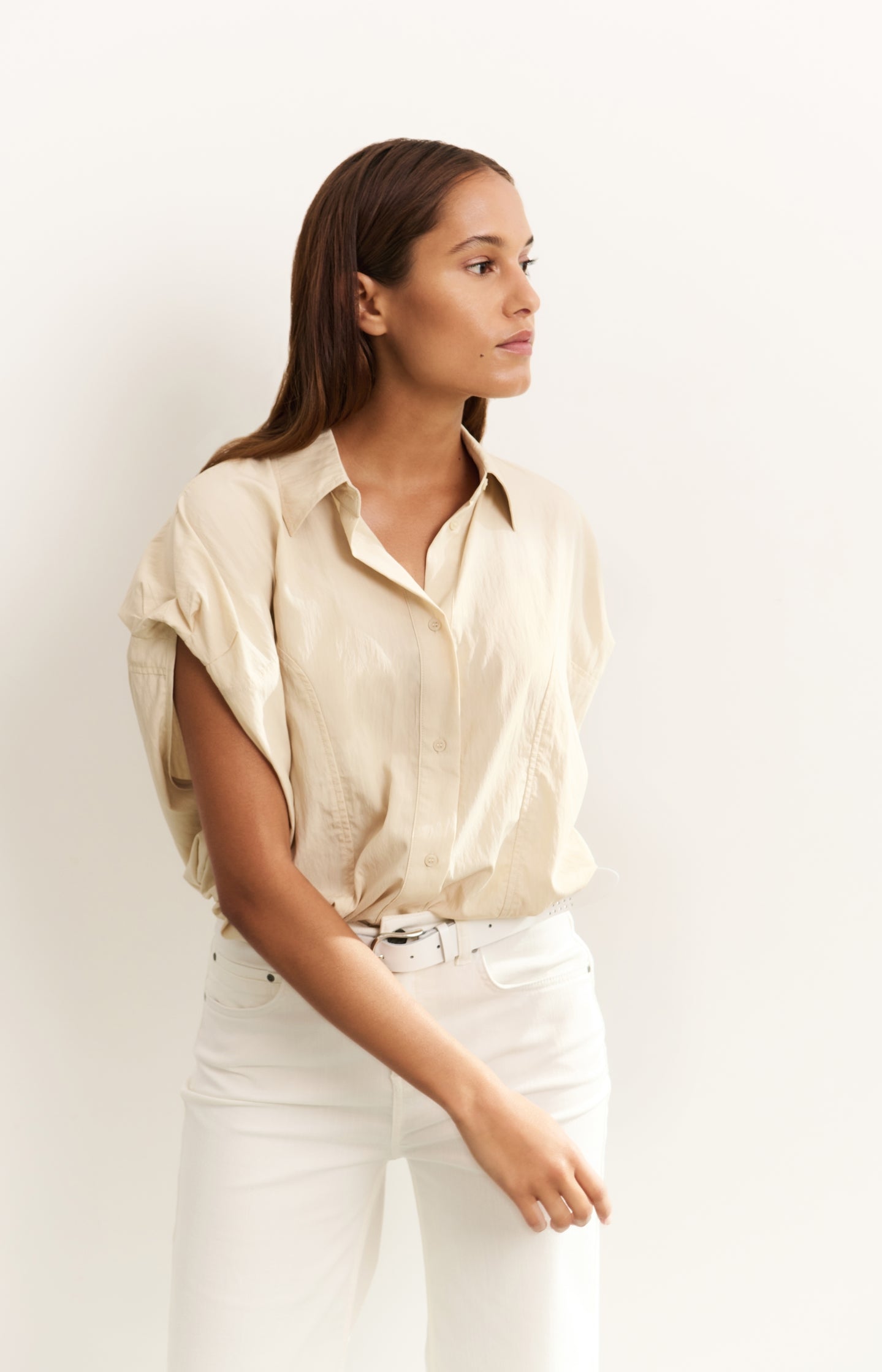 Sleeveless blouse with elastic waist