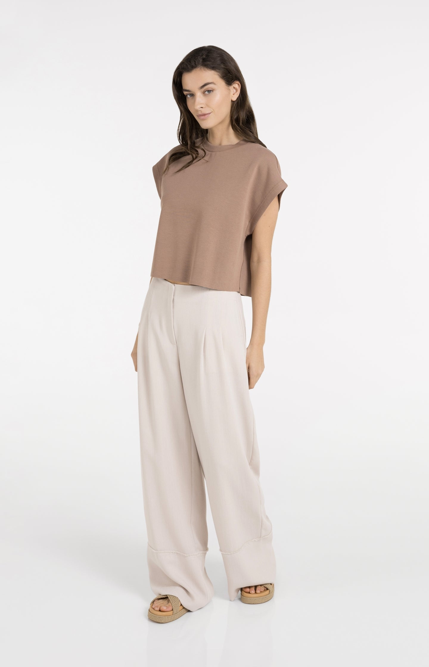 Sleeveless boxy sweatshirt with ribbed details