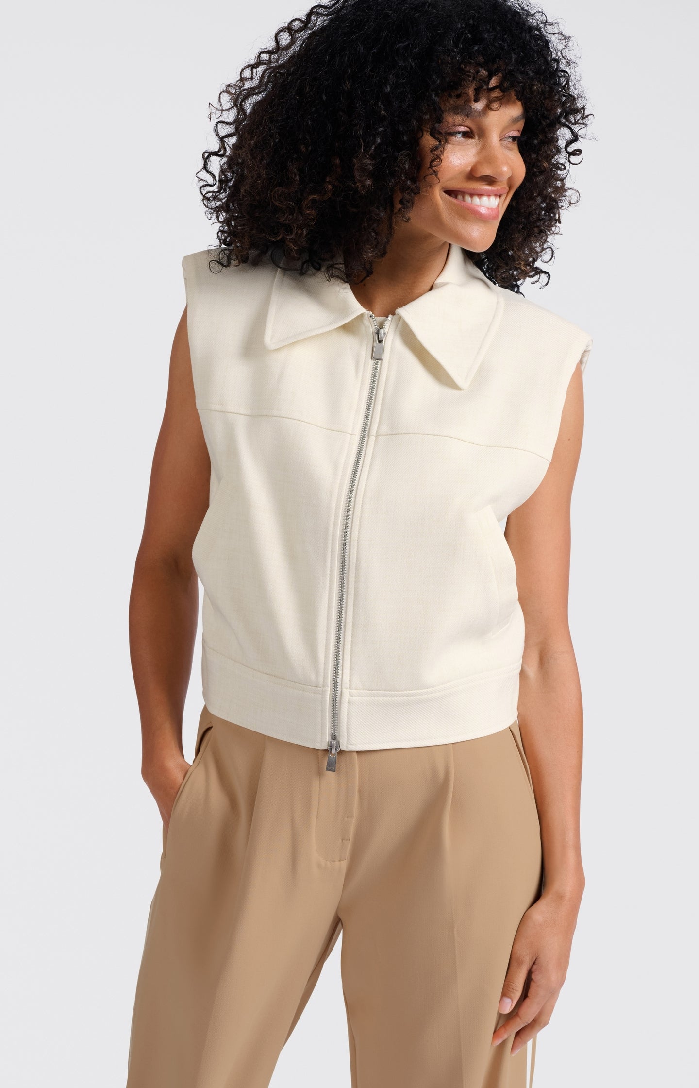 Sleeveless cropped jacket with zipper