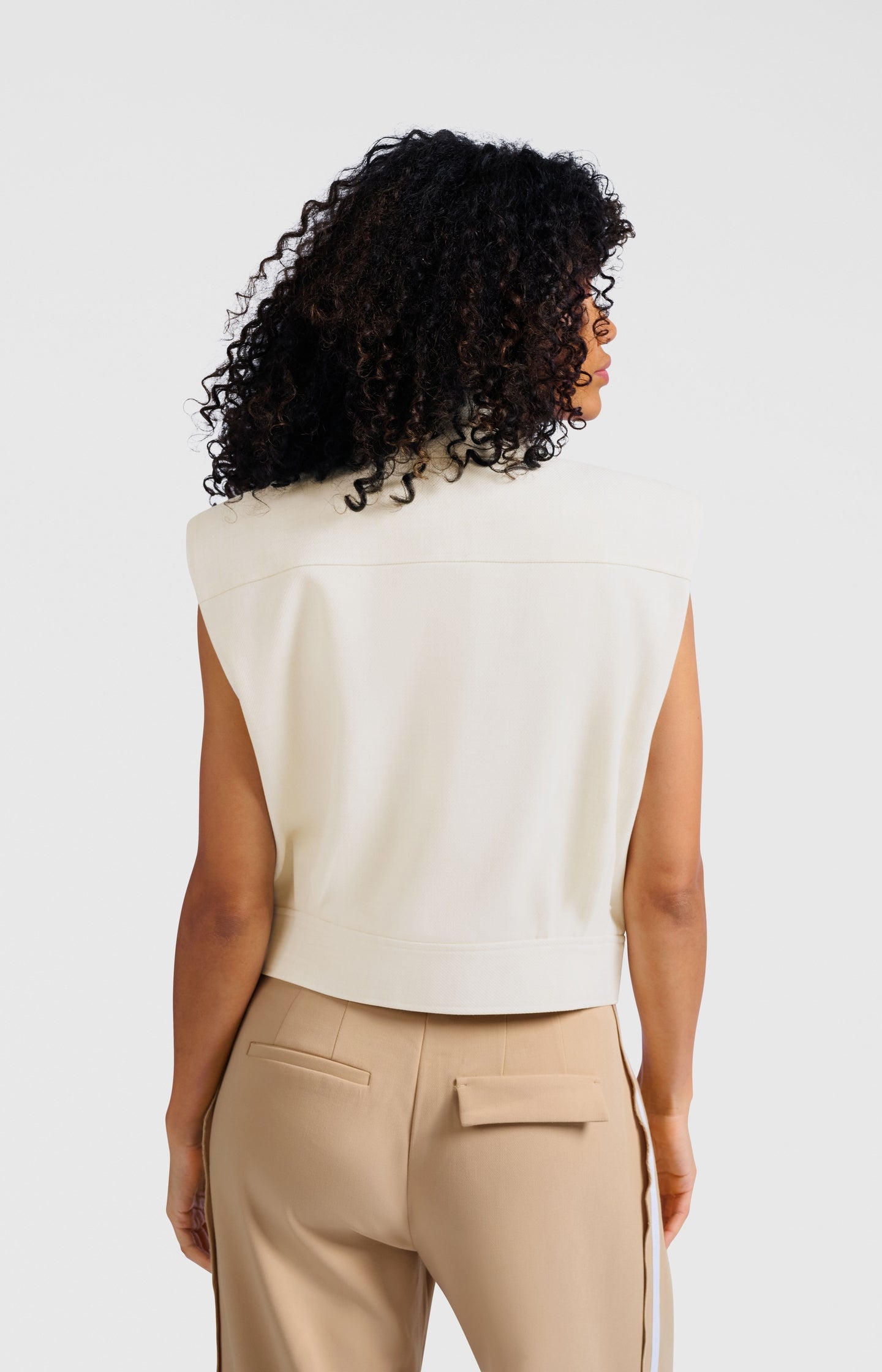 Sleeveless cropped jacket with zipper