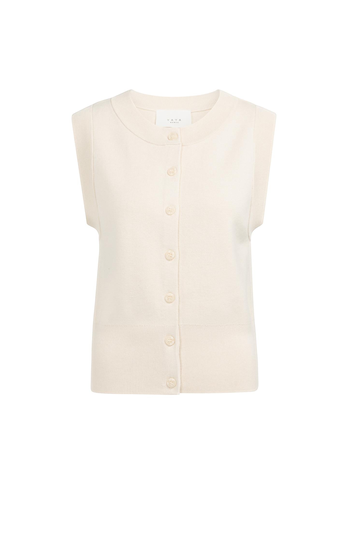 Sleeveless fine knitted cardigan with button closure