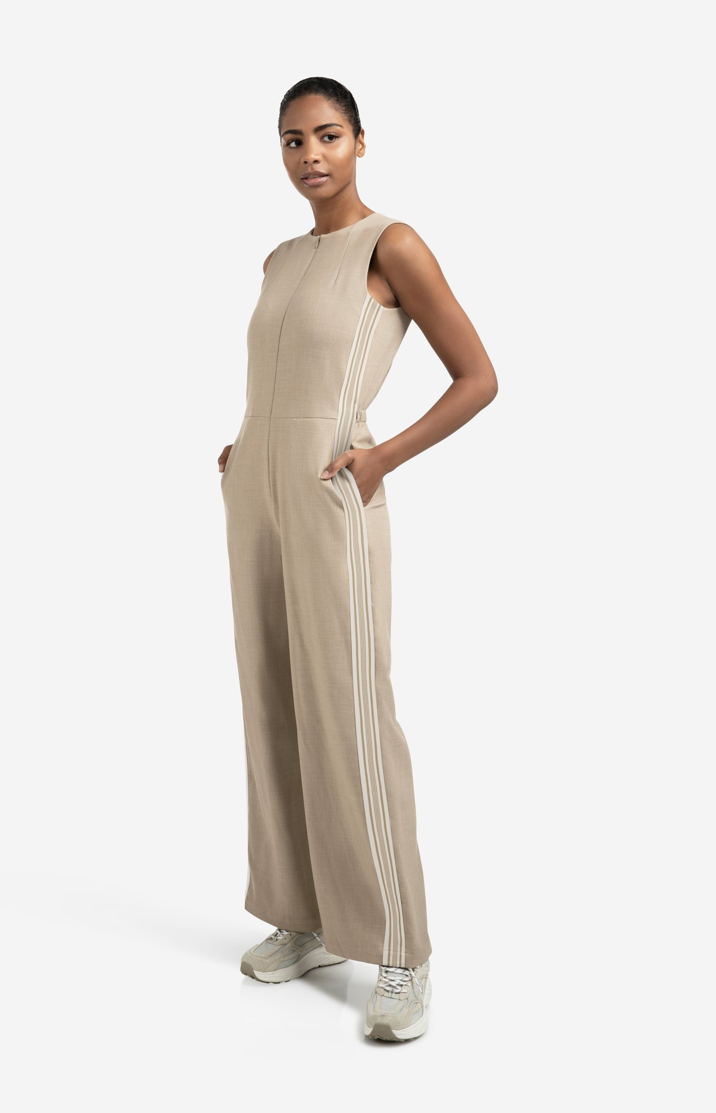 Sleeveless jumpsuit with wide legs and sporty stripe