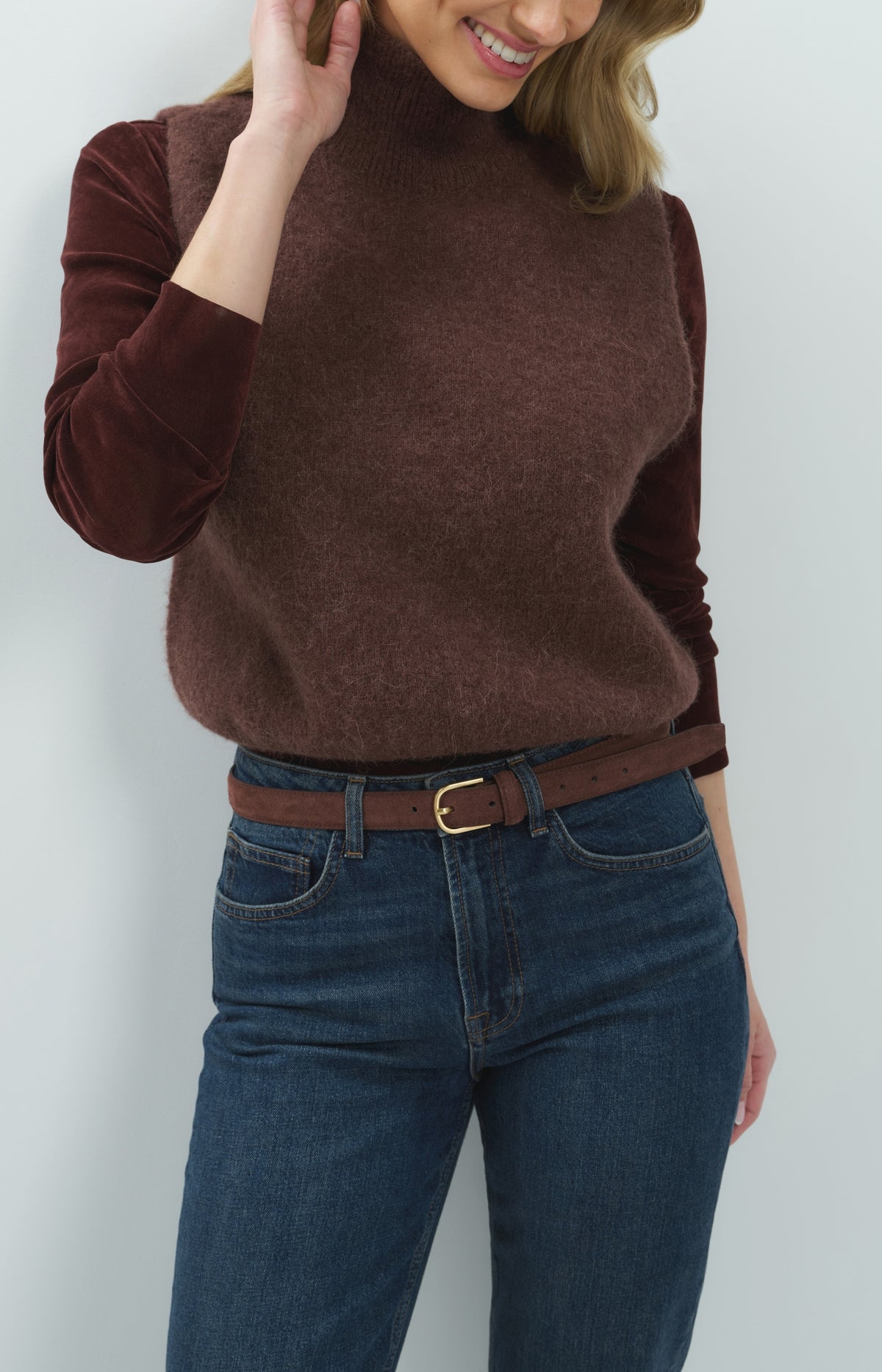 Sleeveless knitted sweater with high neck - Red