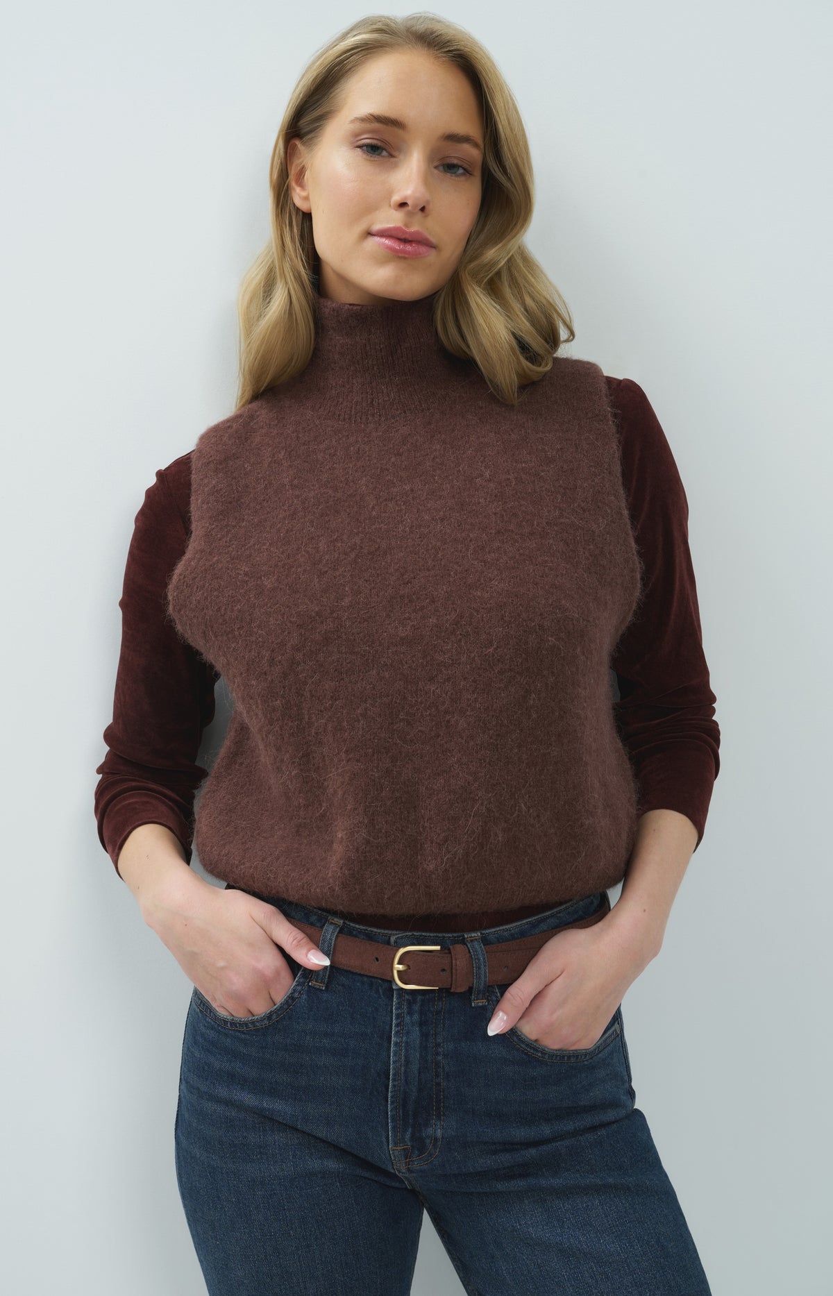 Sleeveless knitted sweater with high neck - Bitter Chocolate Red