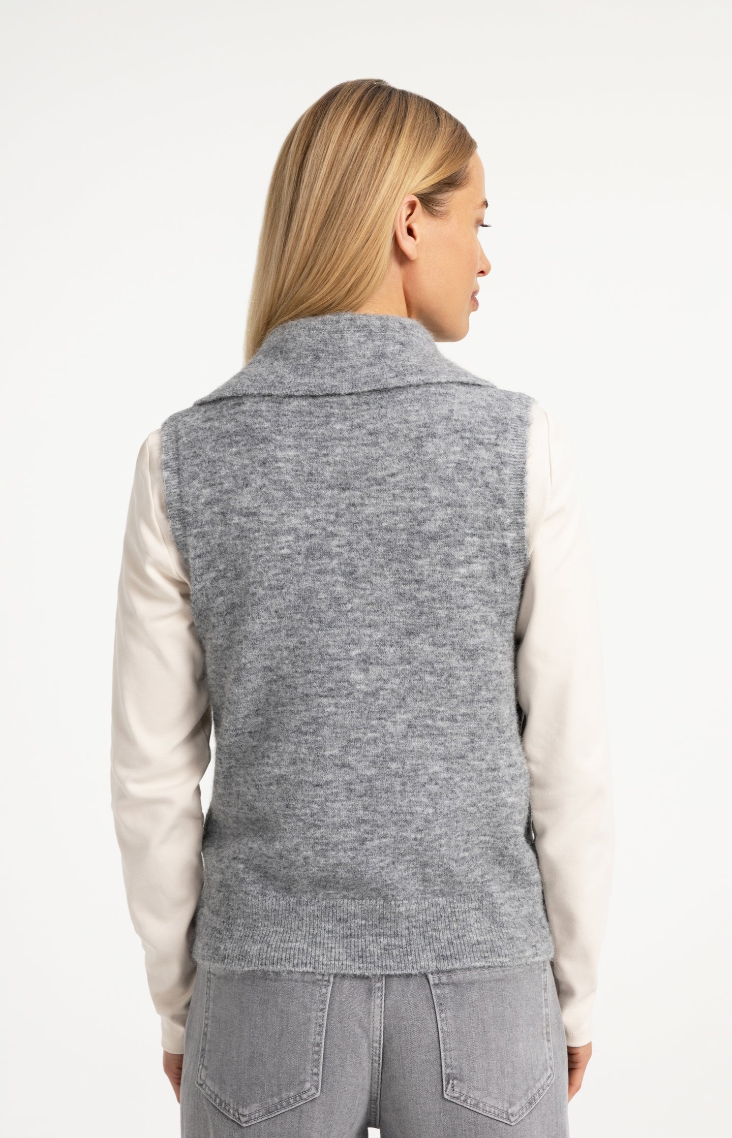 Sleeveless knitted top with collar - Type: lookbook