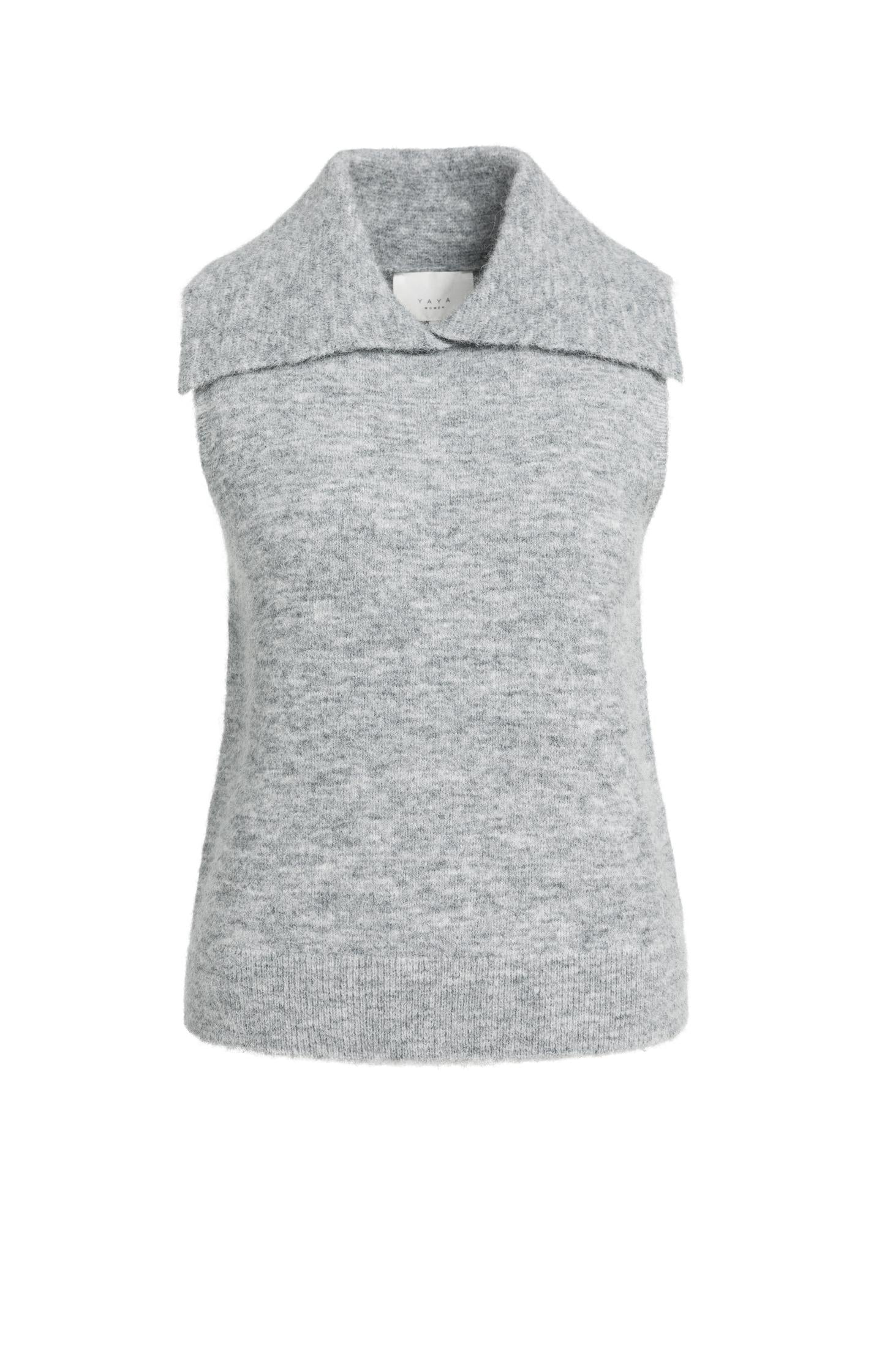 Sleeveless knitted top with collar - Type: lookbook