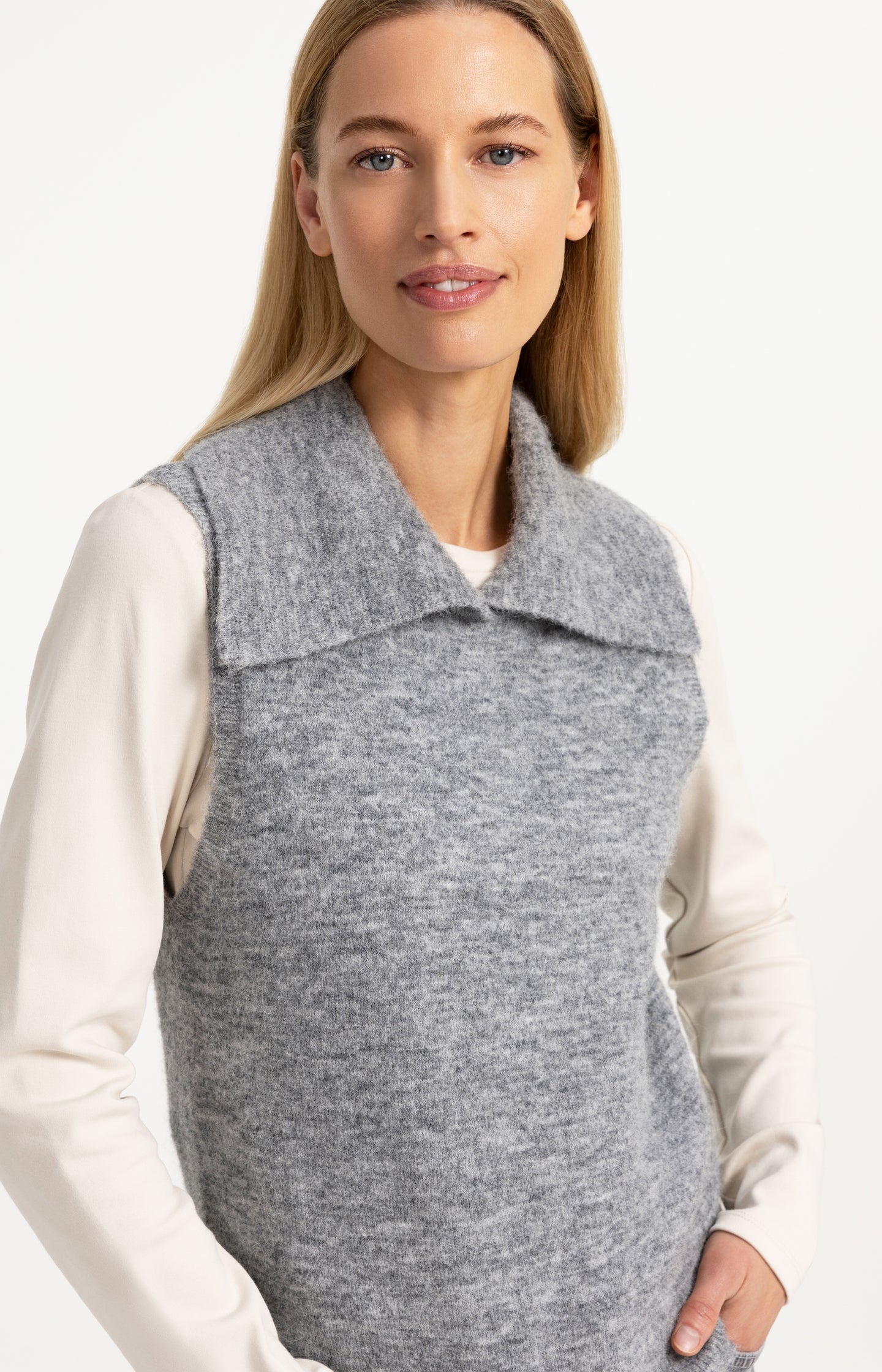 Sleeveless knitted top with collar - Type: lookbook