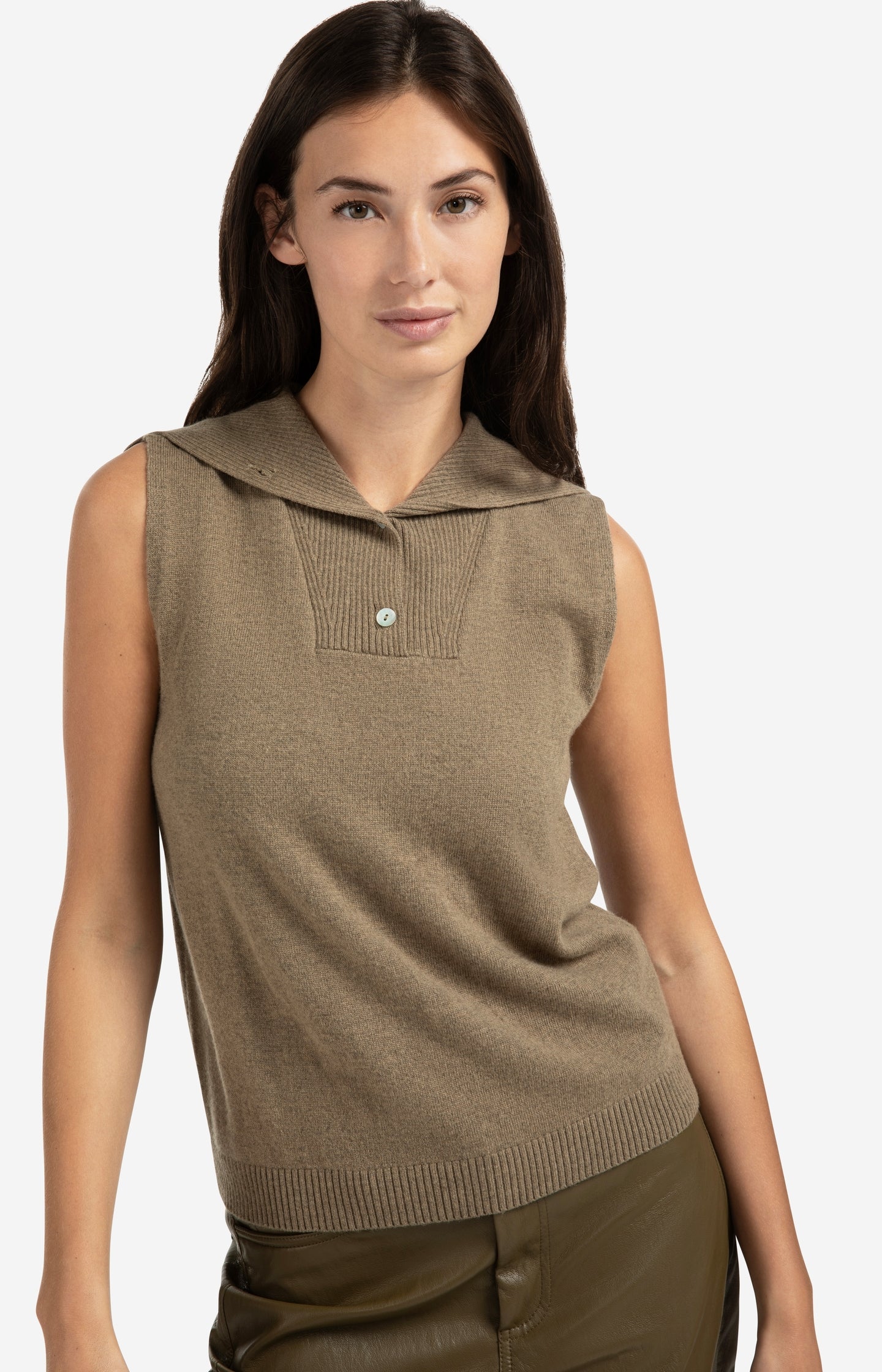 Sleeveless knitted top with collar and button placket