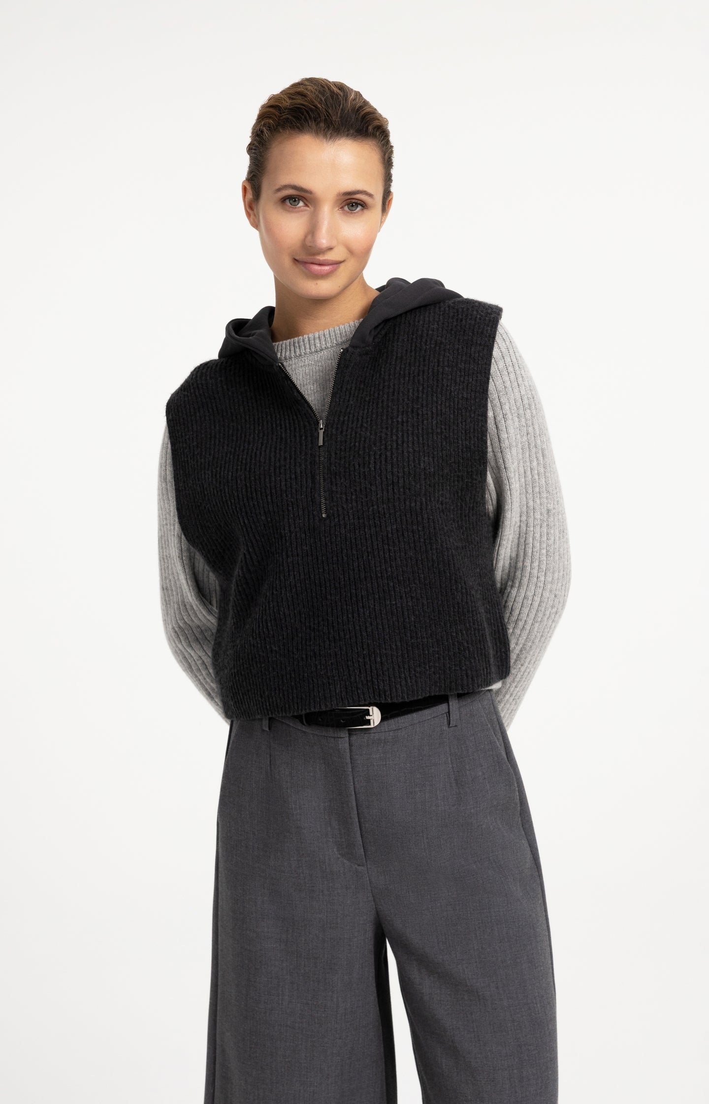 Sleeveless knitted top with jersey hood